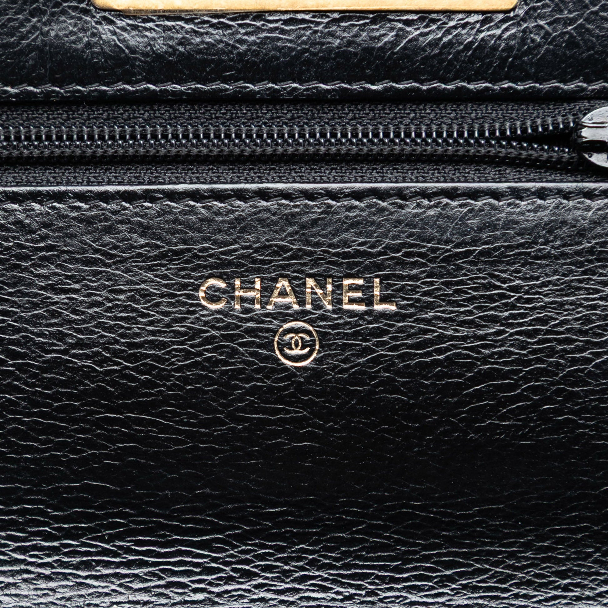Stitched Goatskin Golden CC Wallet On Chain