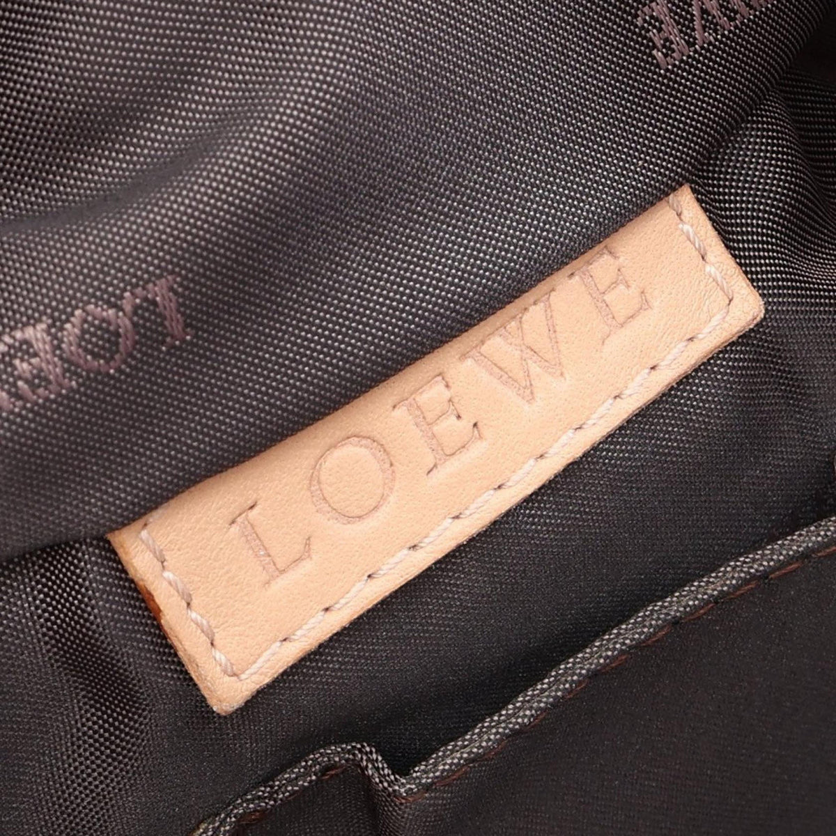 LOEWE Nappa Aire — Beige