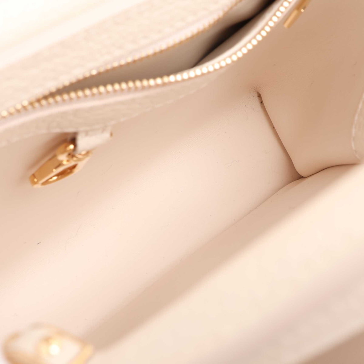 Louis Vuitton Taurillon Capucines BB