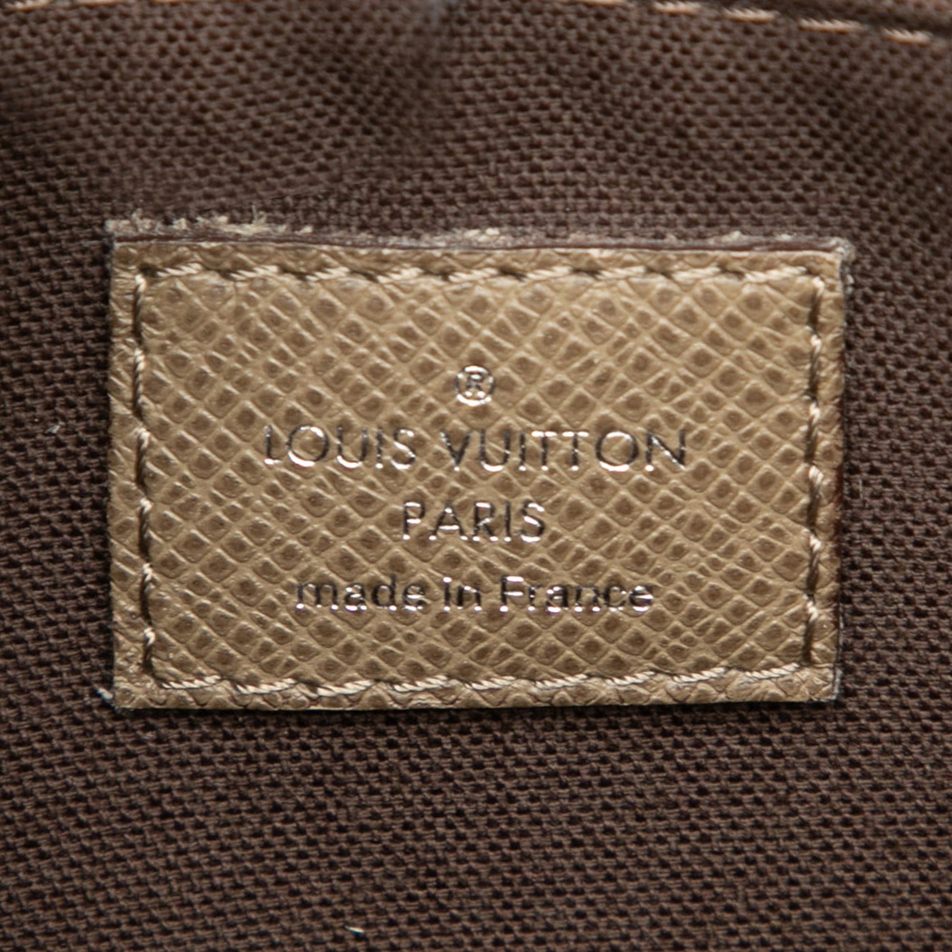 Louis Vuitton Taiga Roman PM
