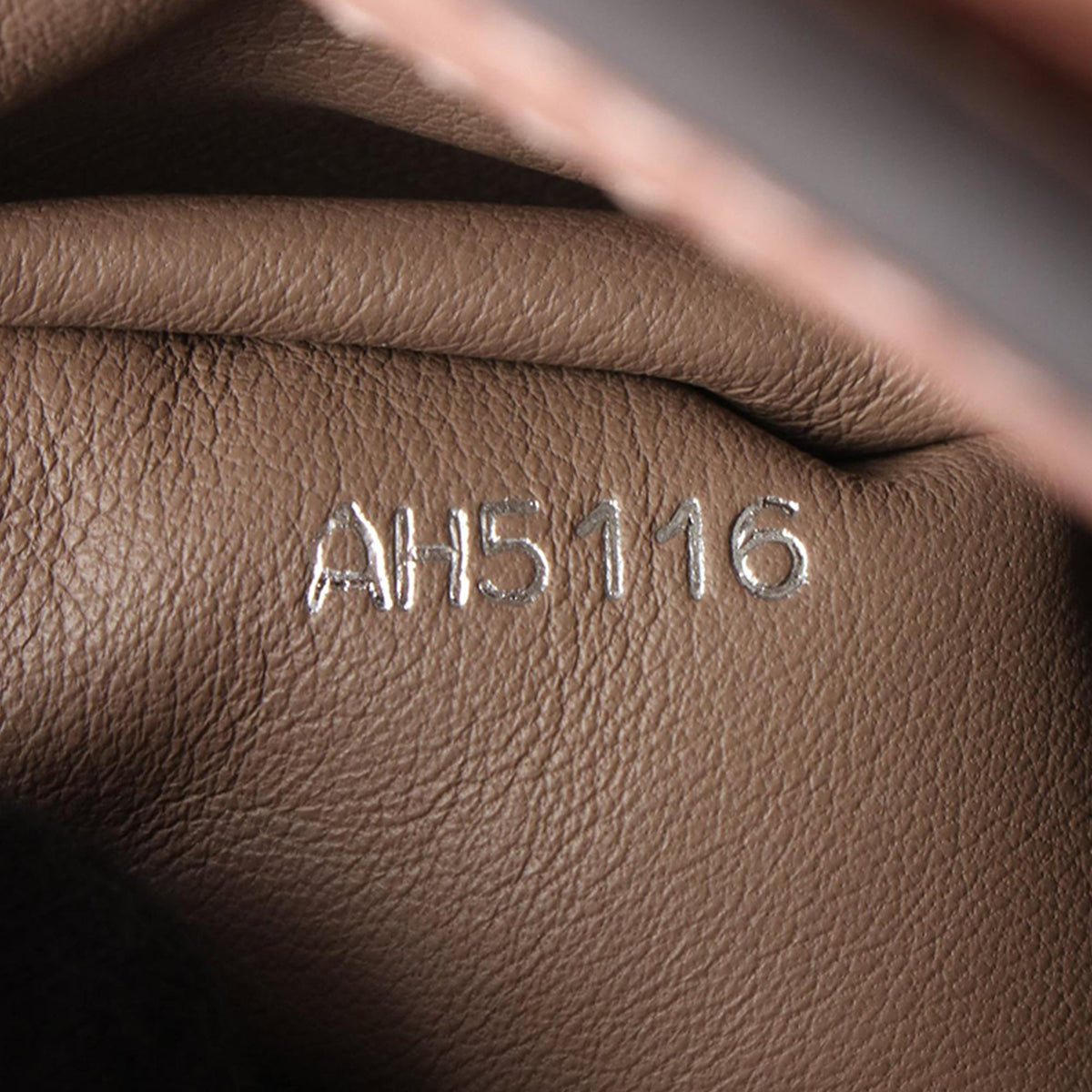 Louis Vuitton Taurillon Capucines MM