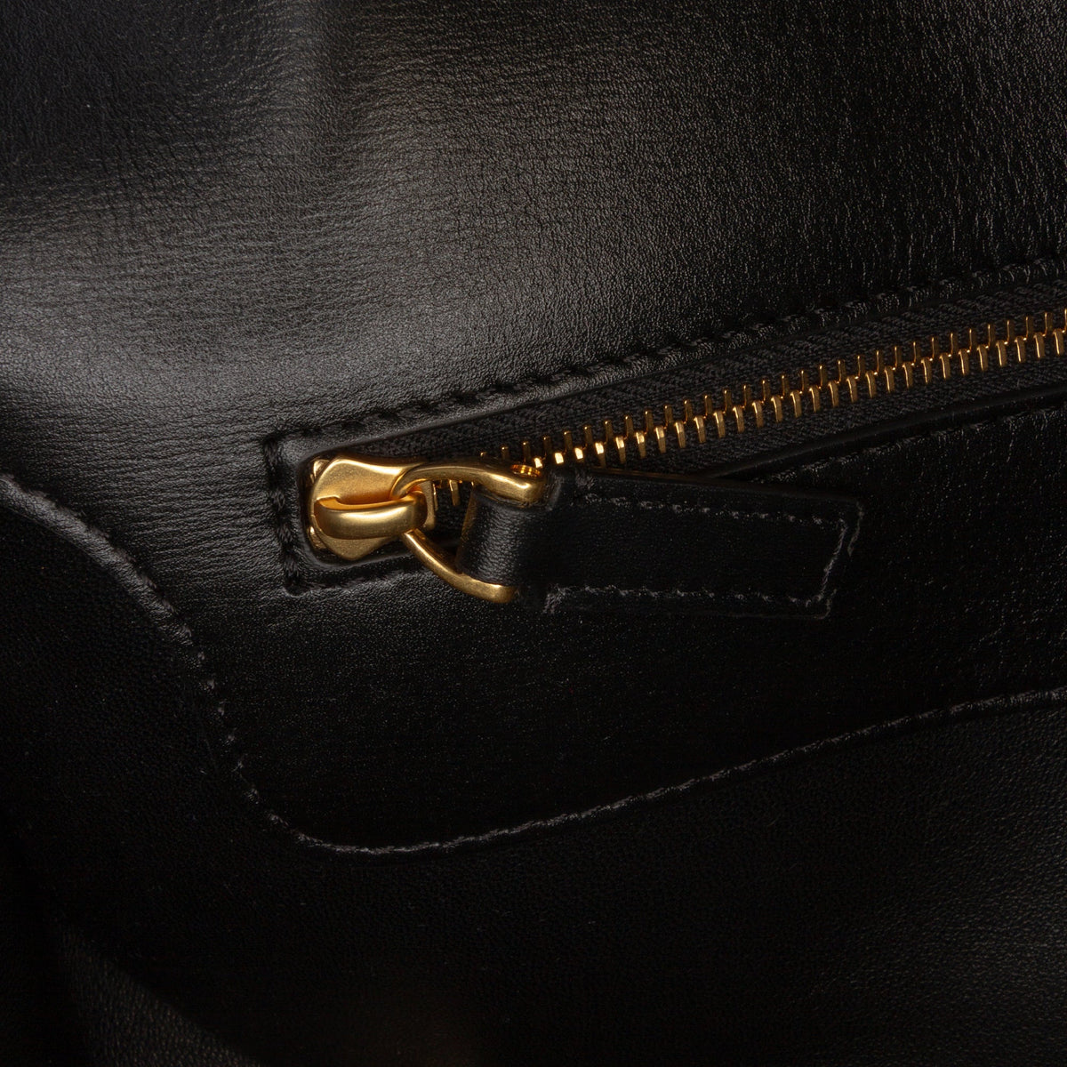 Valentino Medium Leather Vlogo Chain Shoulder Bag