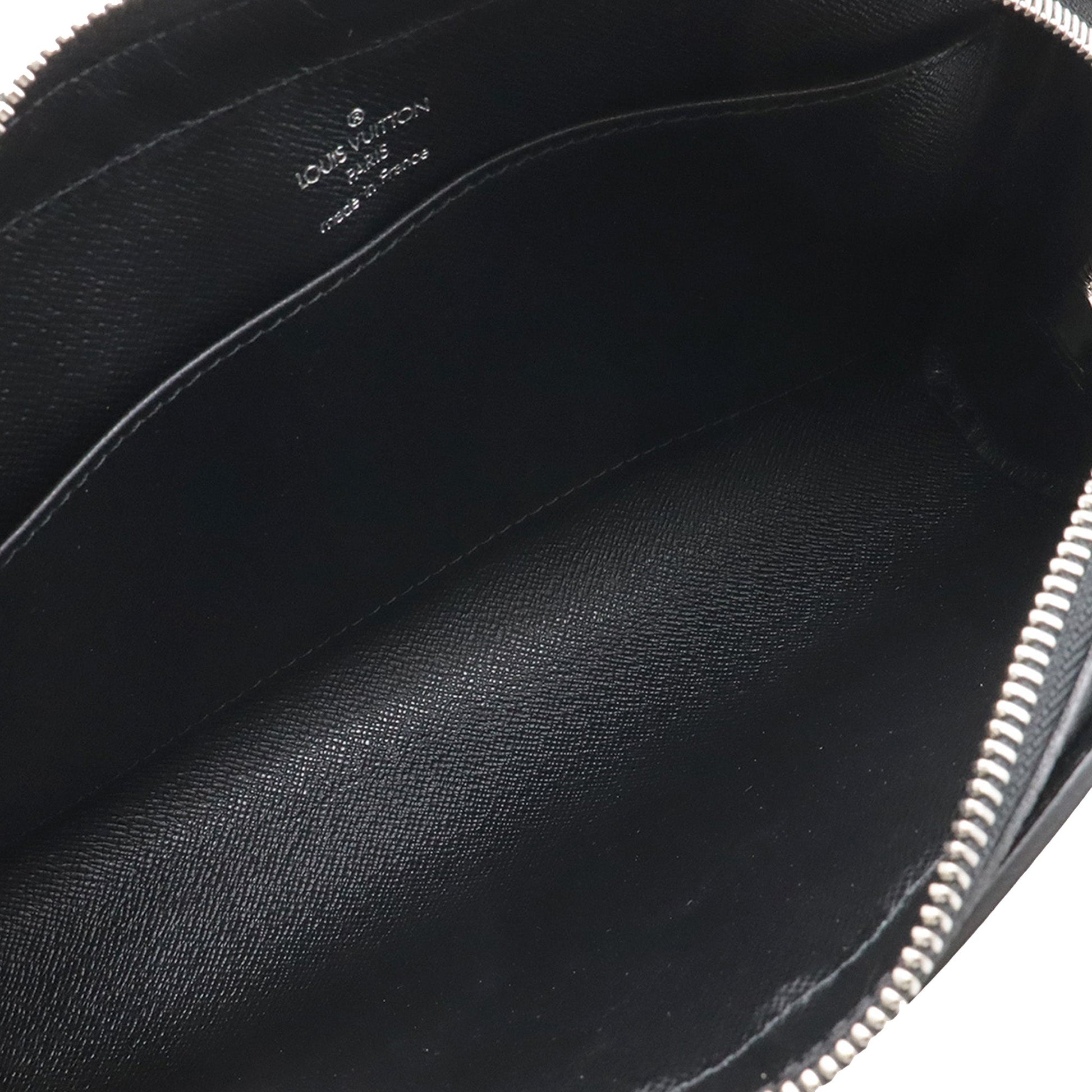 Louis Vuitton Taiga Pochette Baikal