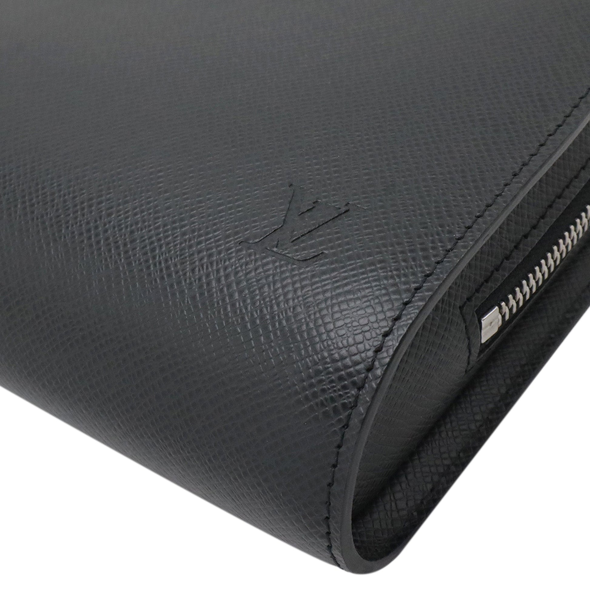 Louis Vuitton Taiga Pochette Baikal