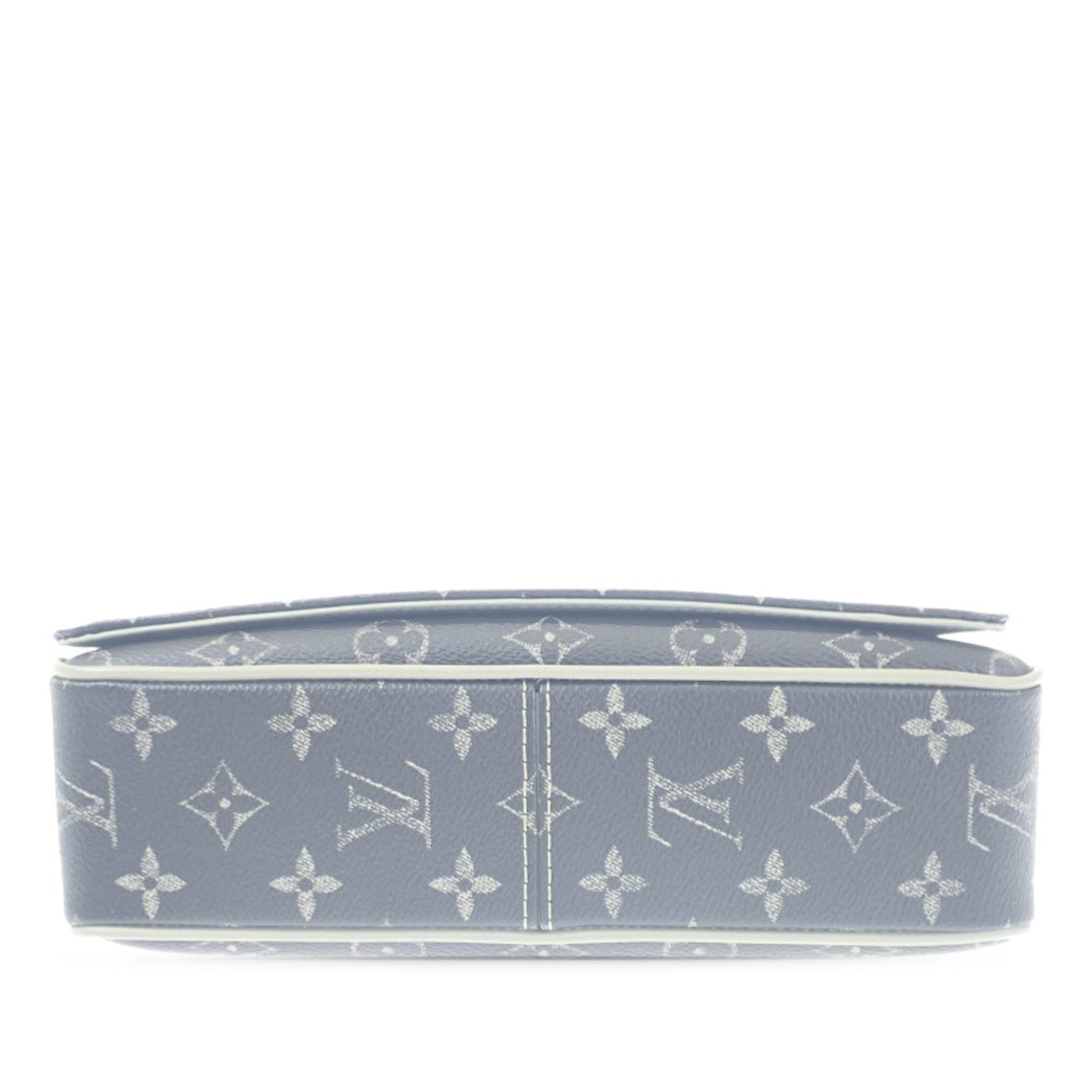 Louis Vuitton Monogram Gradient District PM