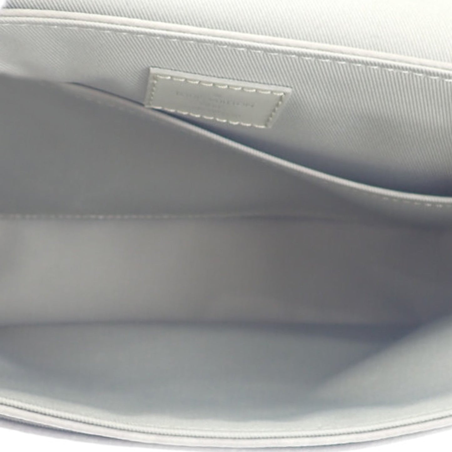 Louis Vuitton Monogram Gradient District PM