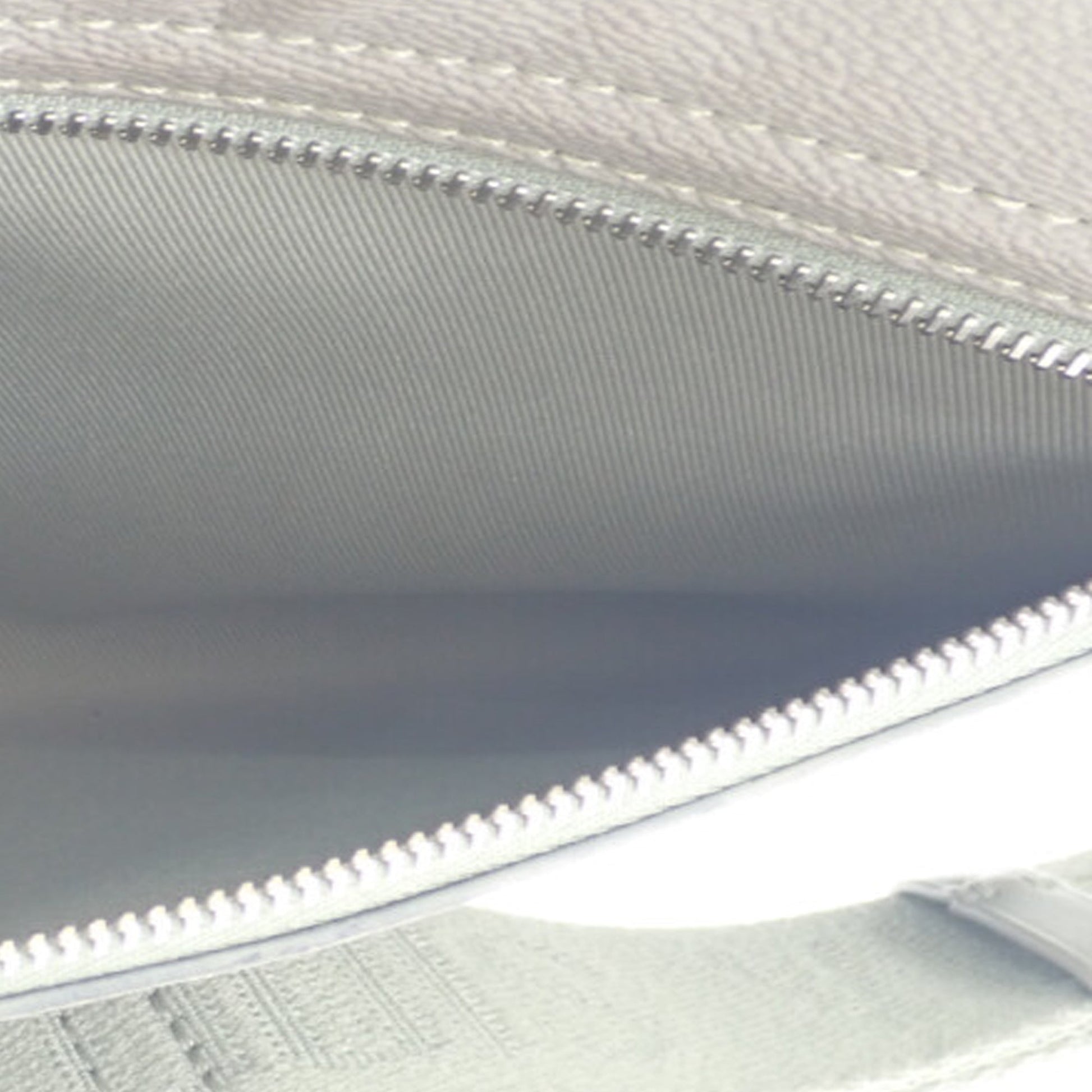 Louis Vuitton Monogram Gradient District PM