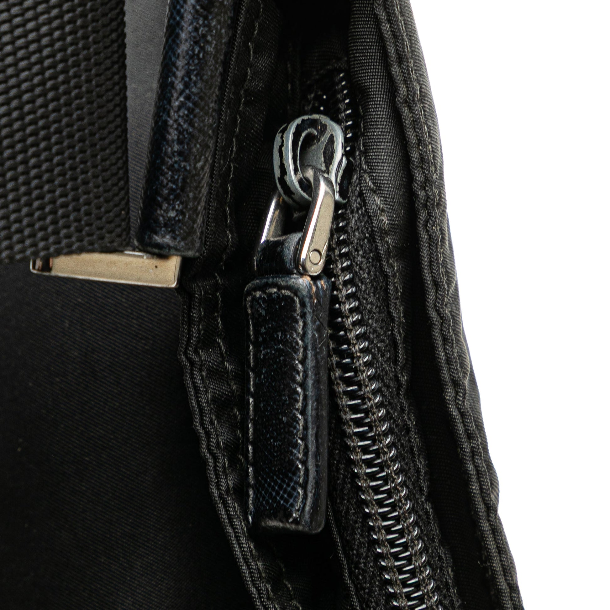 Tessuto Zip Top Crossbody