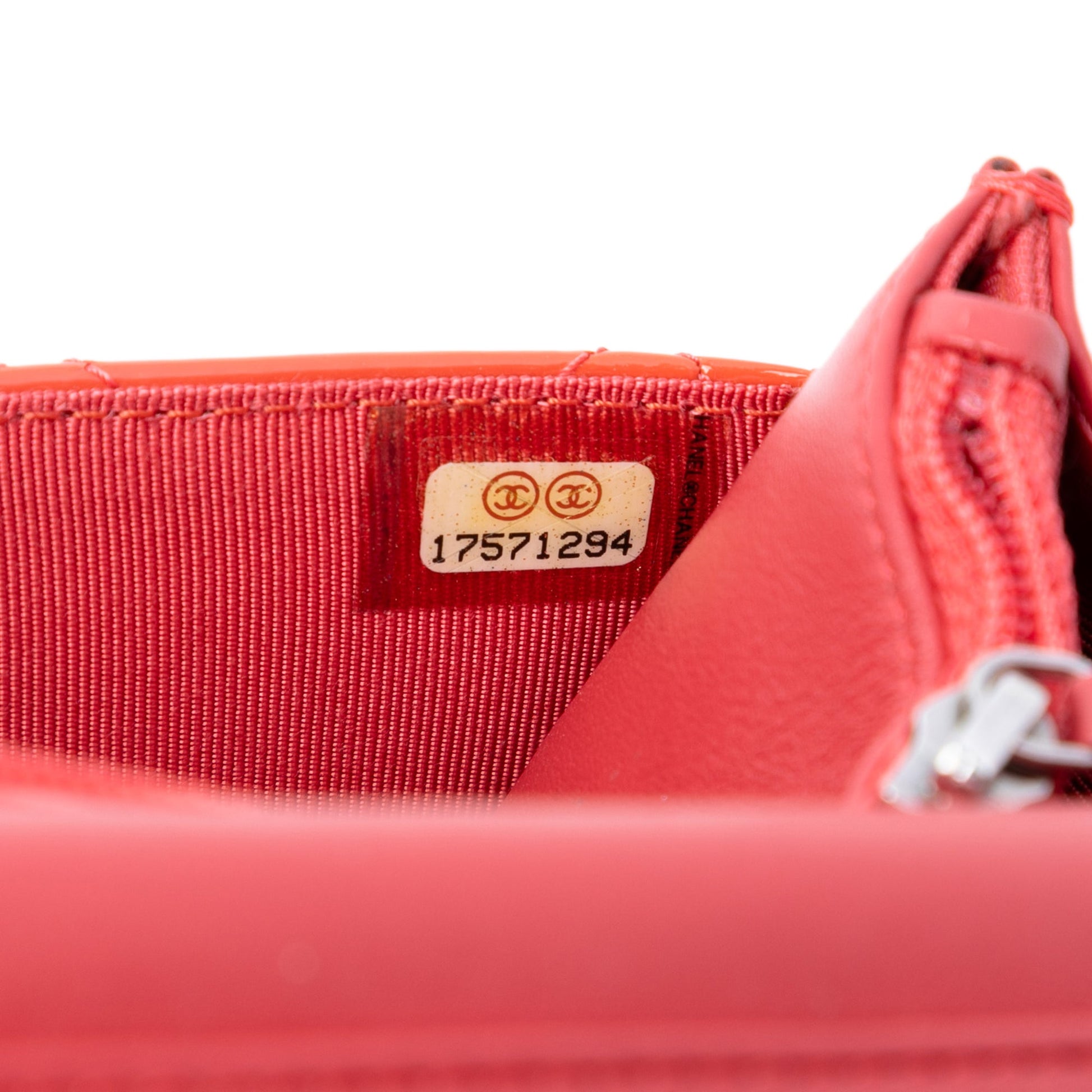 CC Quilted Patent Incognito Wallet On Chain