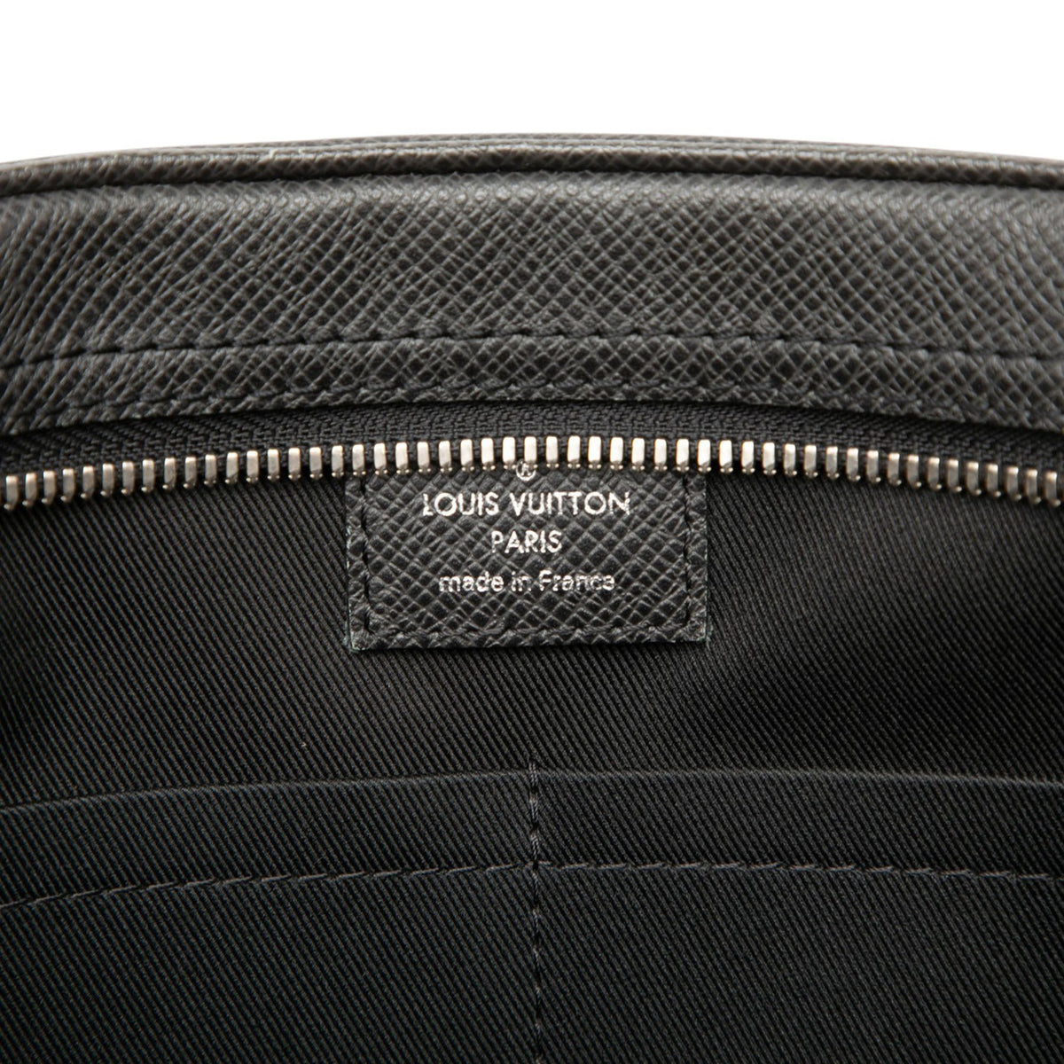 Louis Vuitton Taiga Porte Documents Voyage PM