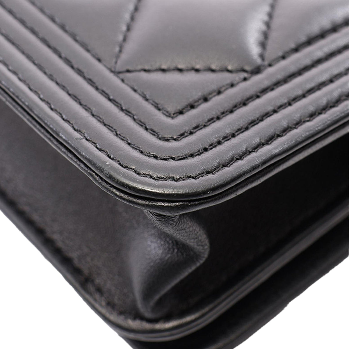 Chanel Quilted Lambskin Boy Wallet On Chain — Black