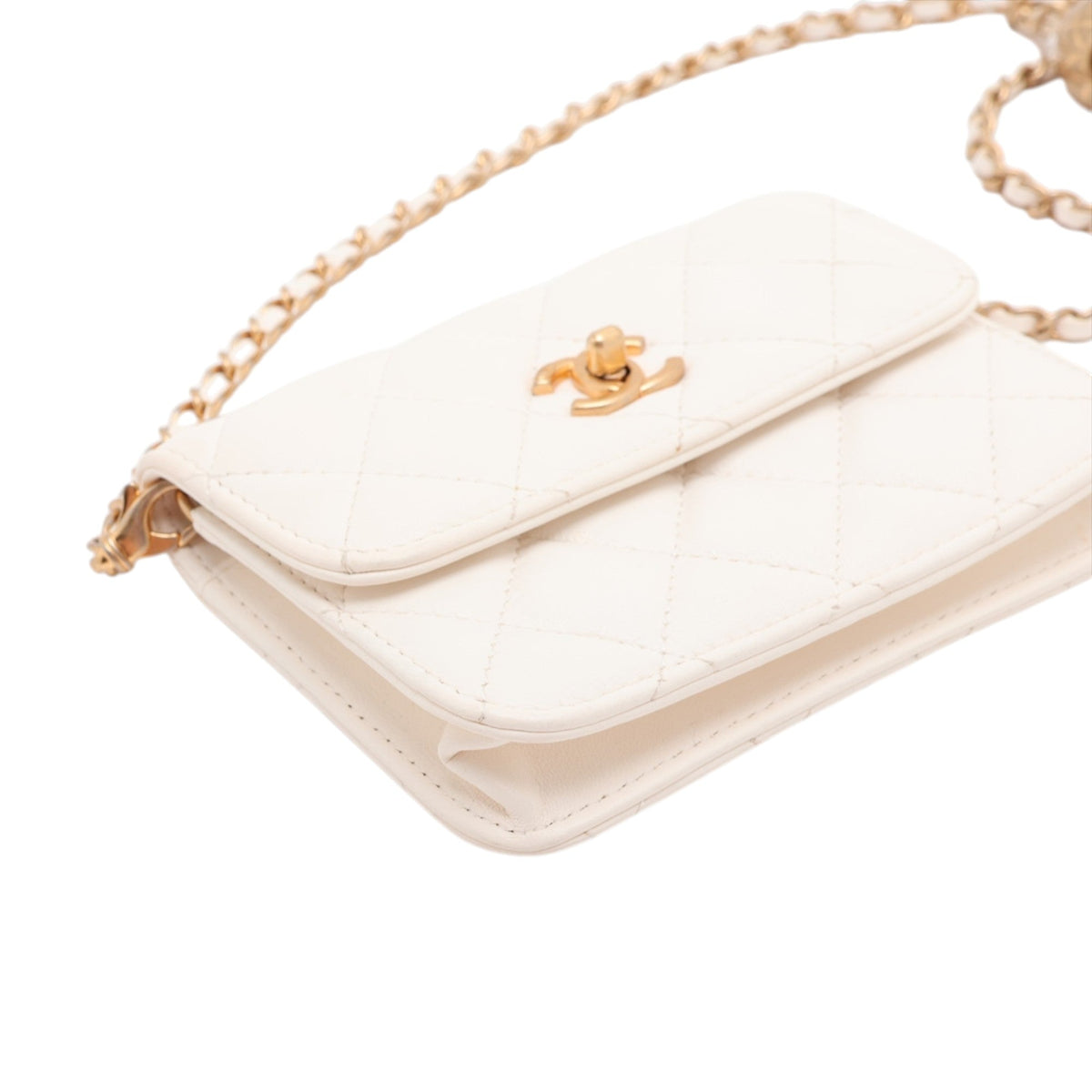 Chanel CC Quilted Lambskin Pearl Crush Clutch With Chain — White