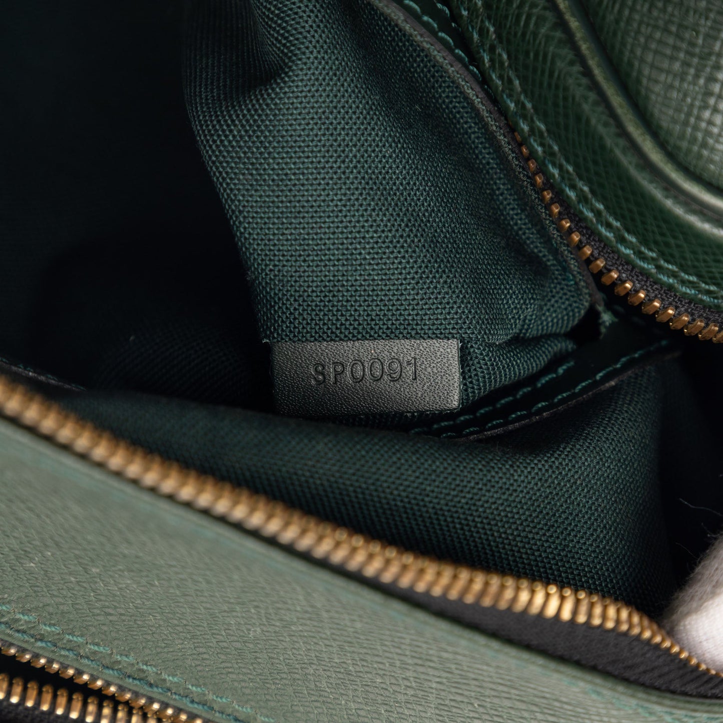 Louis Vuitton Taiga Reporter PM