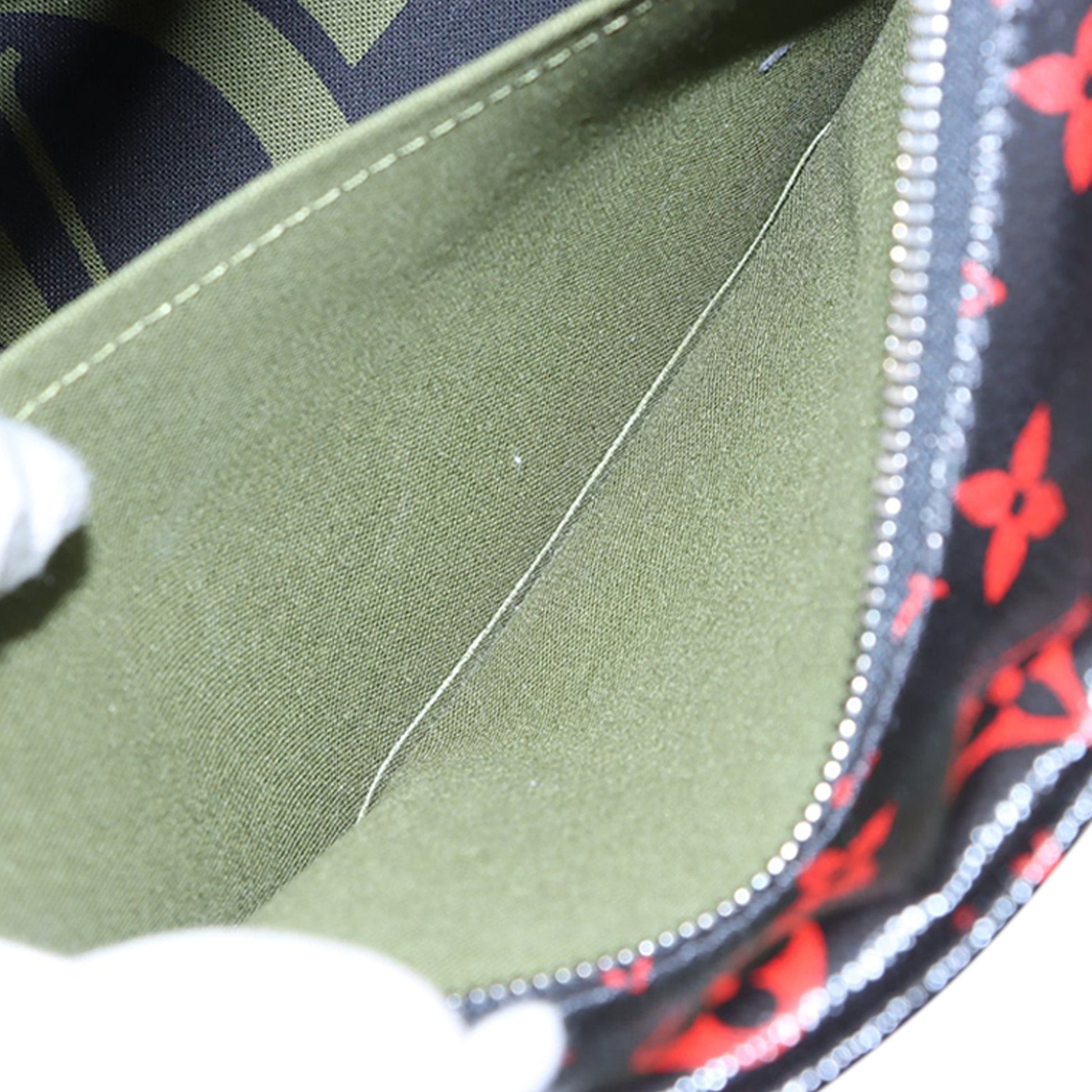Louis Vuitton Monogram Infrarouge Dora Soft MM