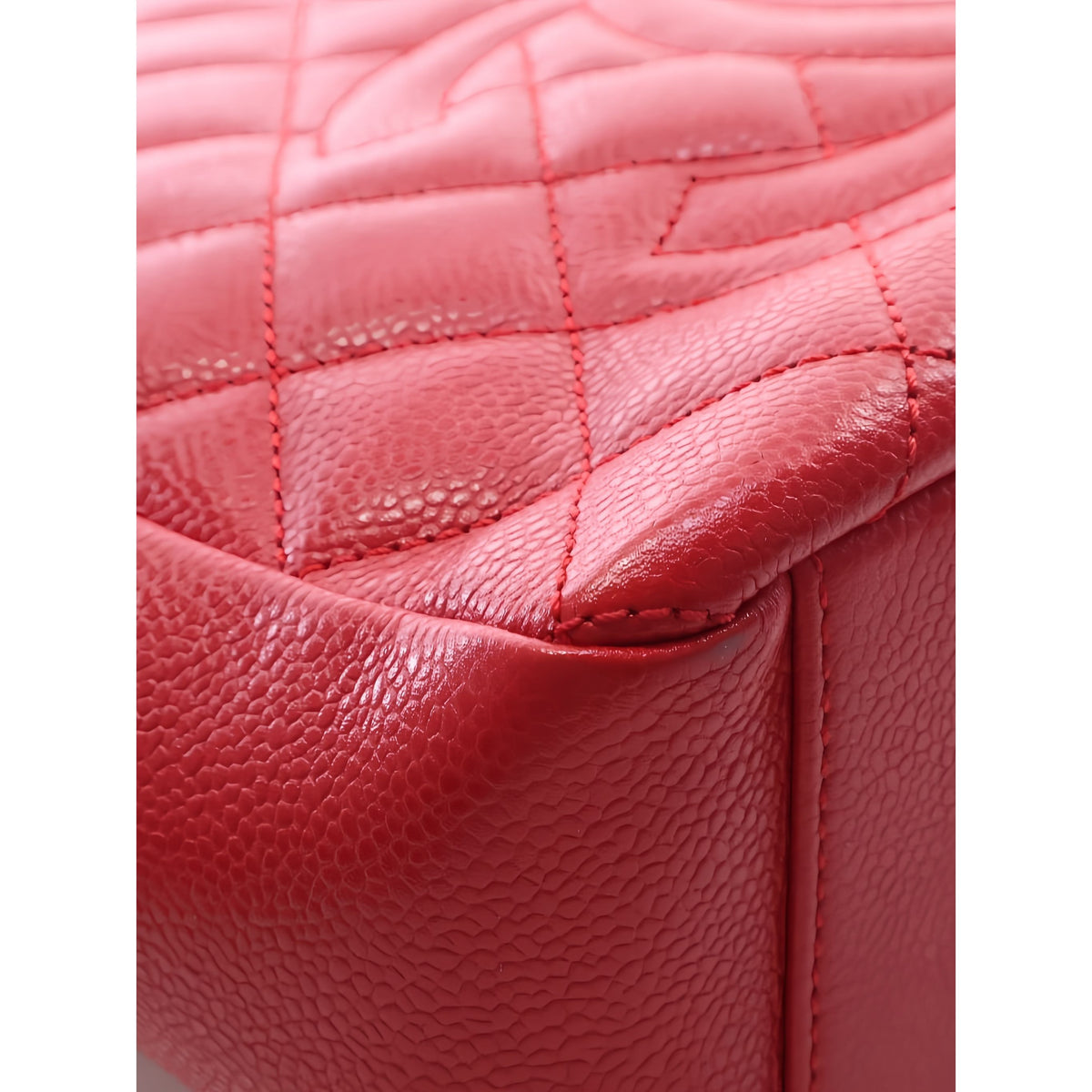 Chanel Caviar Petite Shopping Tote — Red