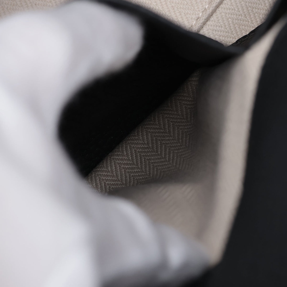 The Row Soft Margaux 15 — Black