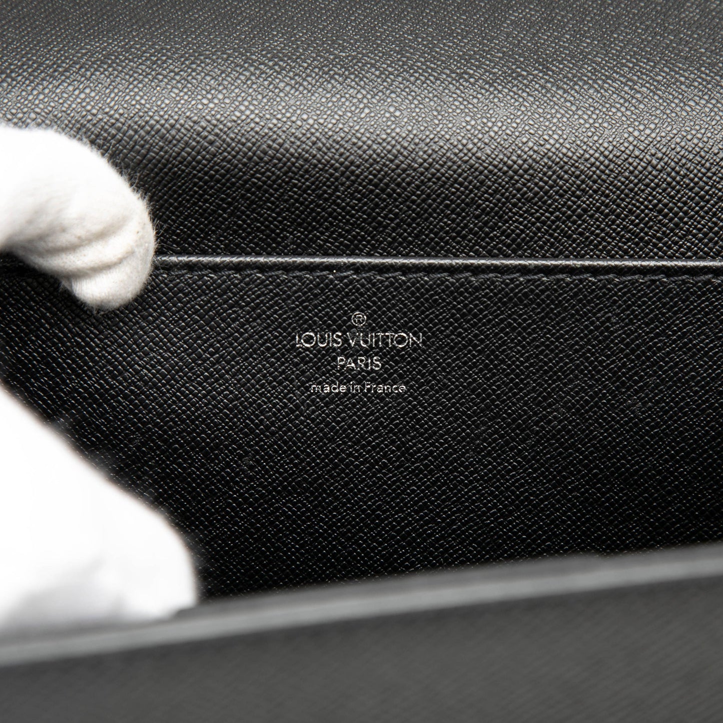 Louis Vuitton Taiga Robusto 2