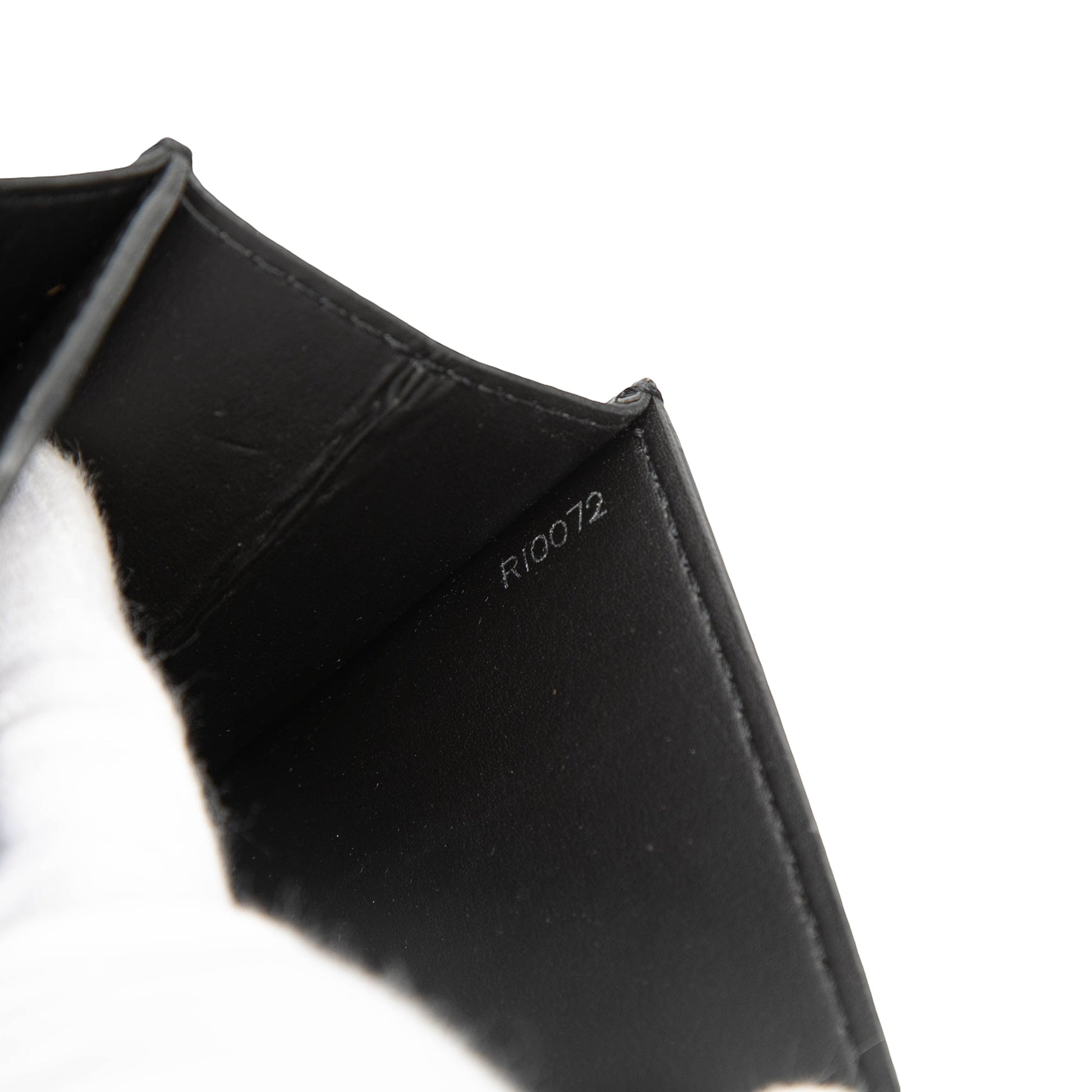 Louis Vuitton Taiga Robusto 2