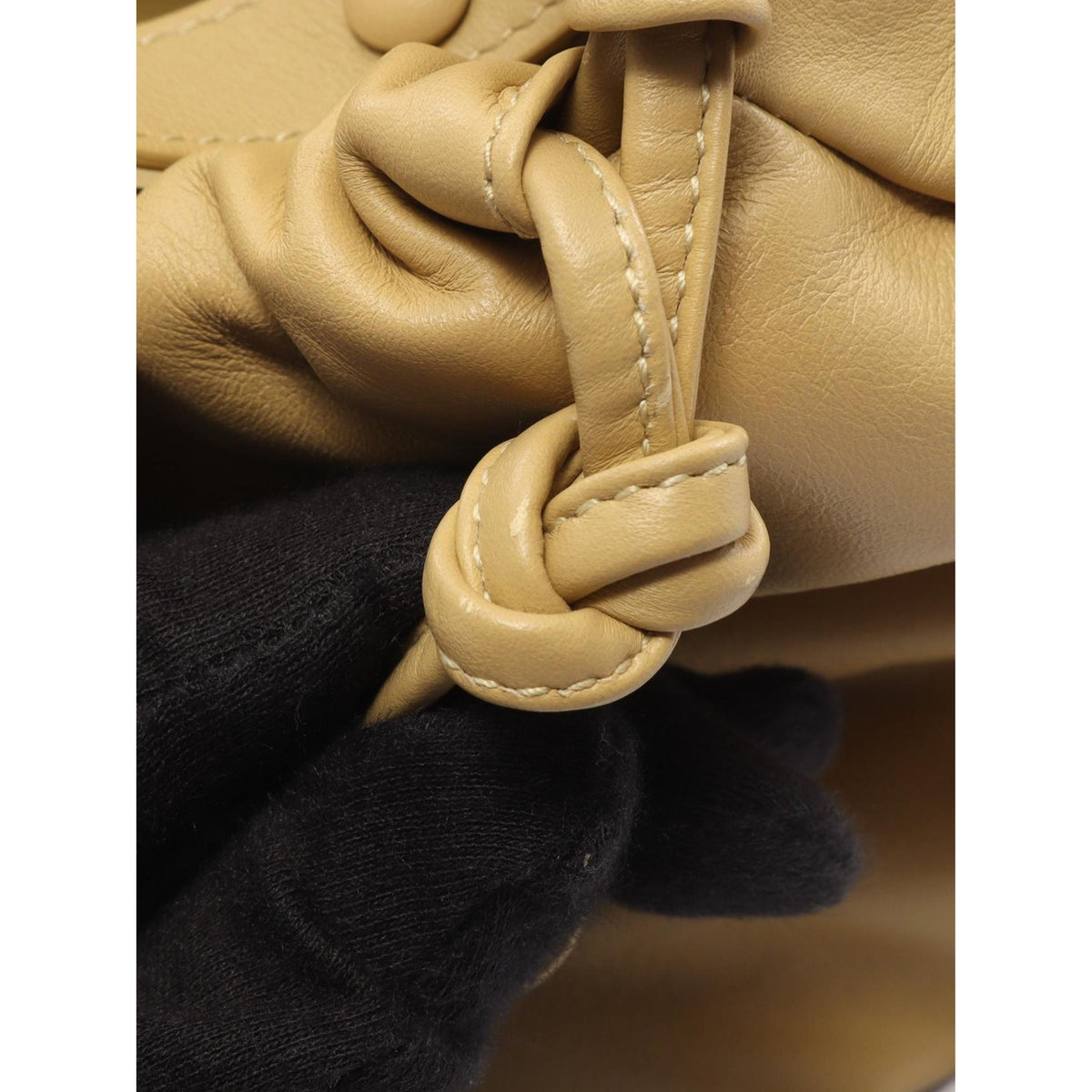 Bottega Veneta Medium Nappa The Bulb — Beige
