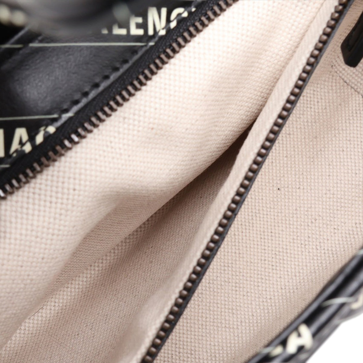 Gucci Balenciaga The Hacker Project Medium GG Marmont Matelasse Leather Shoulder Bag — Black