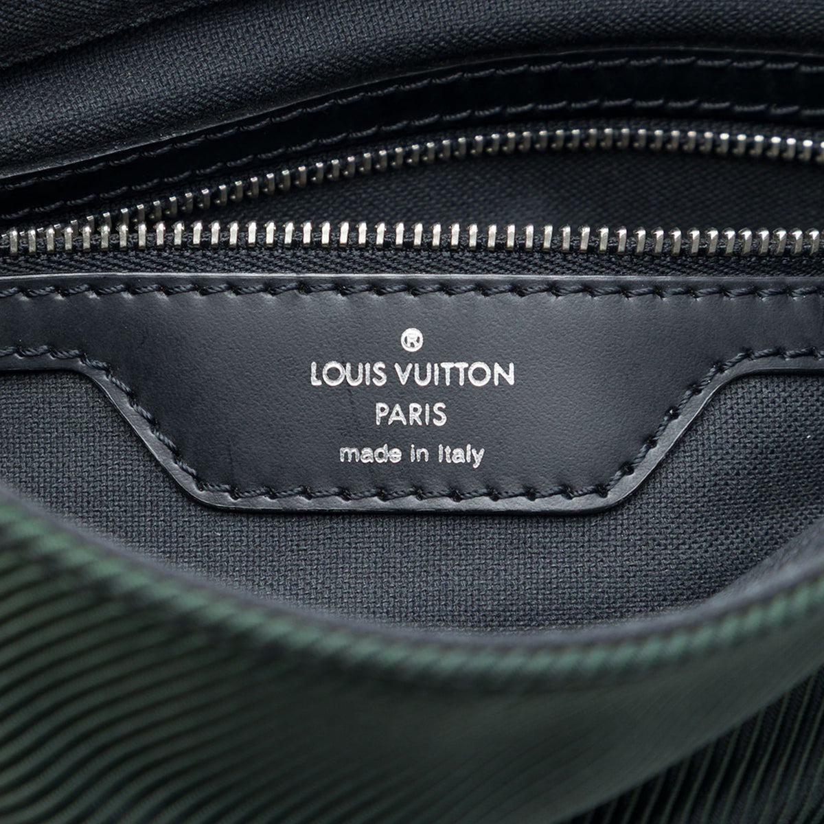 Louis Vuitton Taiga Viktor