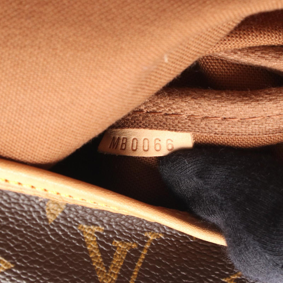 Louis Vuitton Monogram Saumur 30