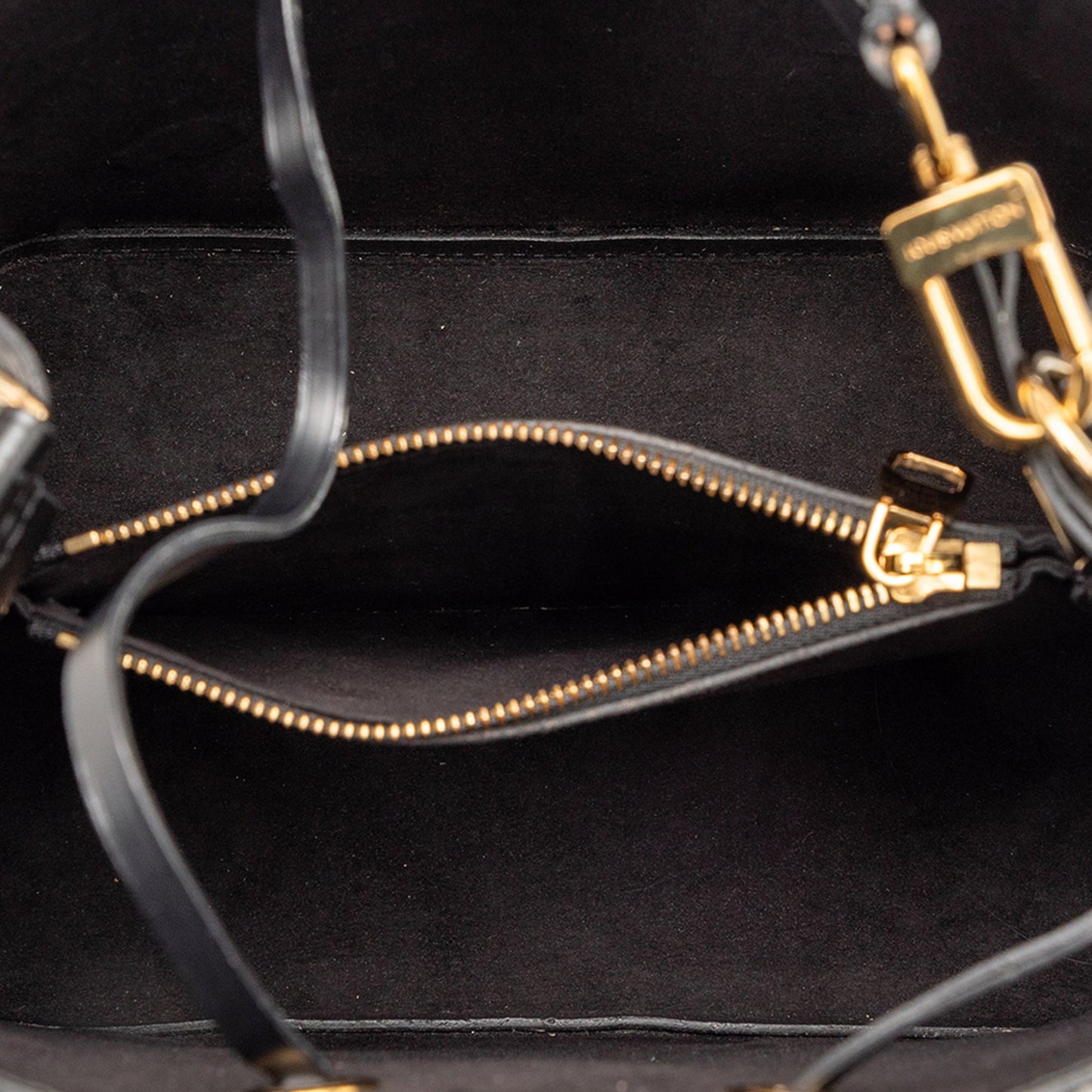Louis Vuitton Epi Love Lock Neonoe