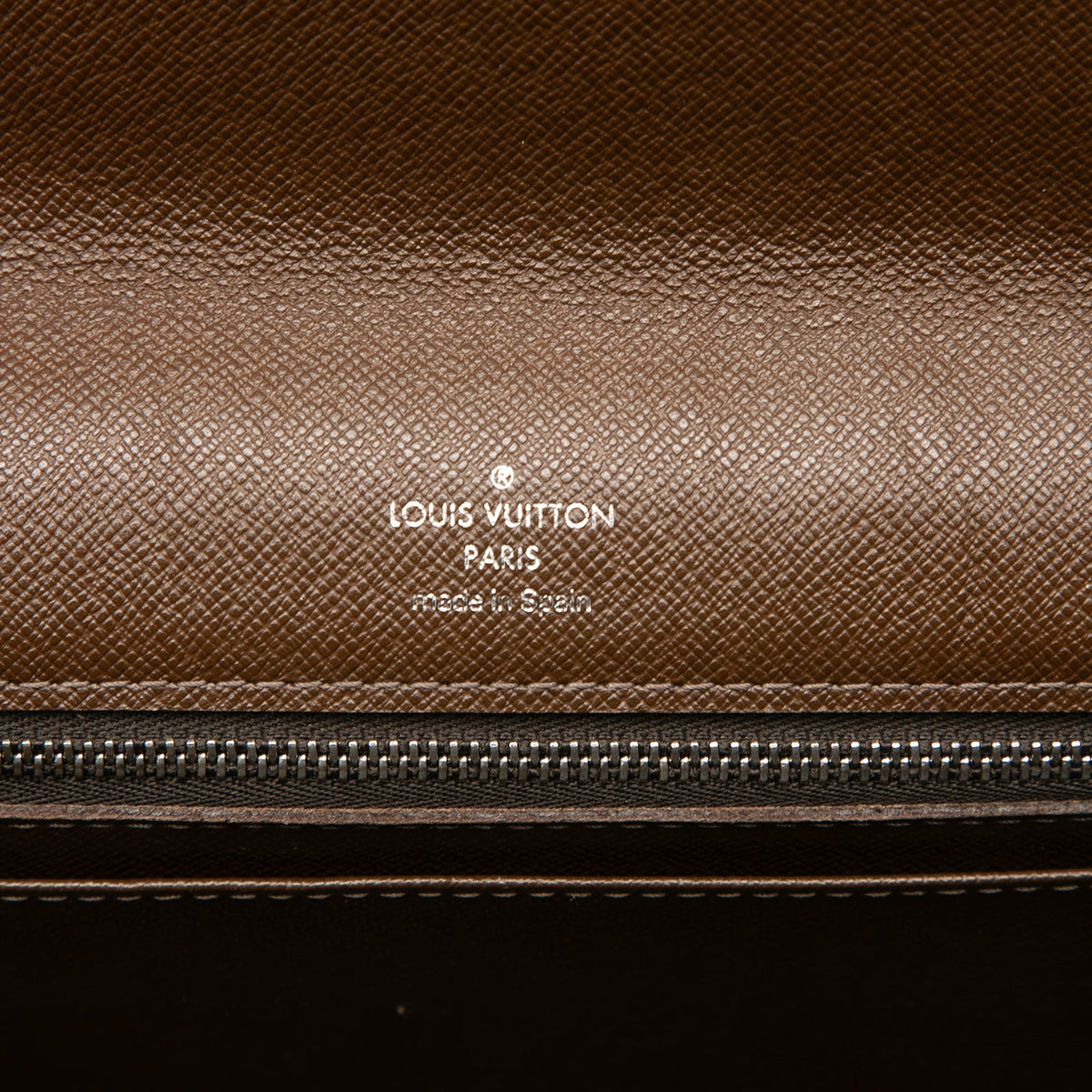Louis Vuitton Taiga Selenga