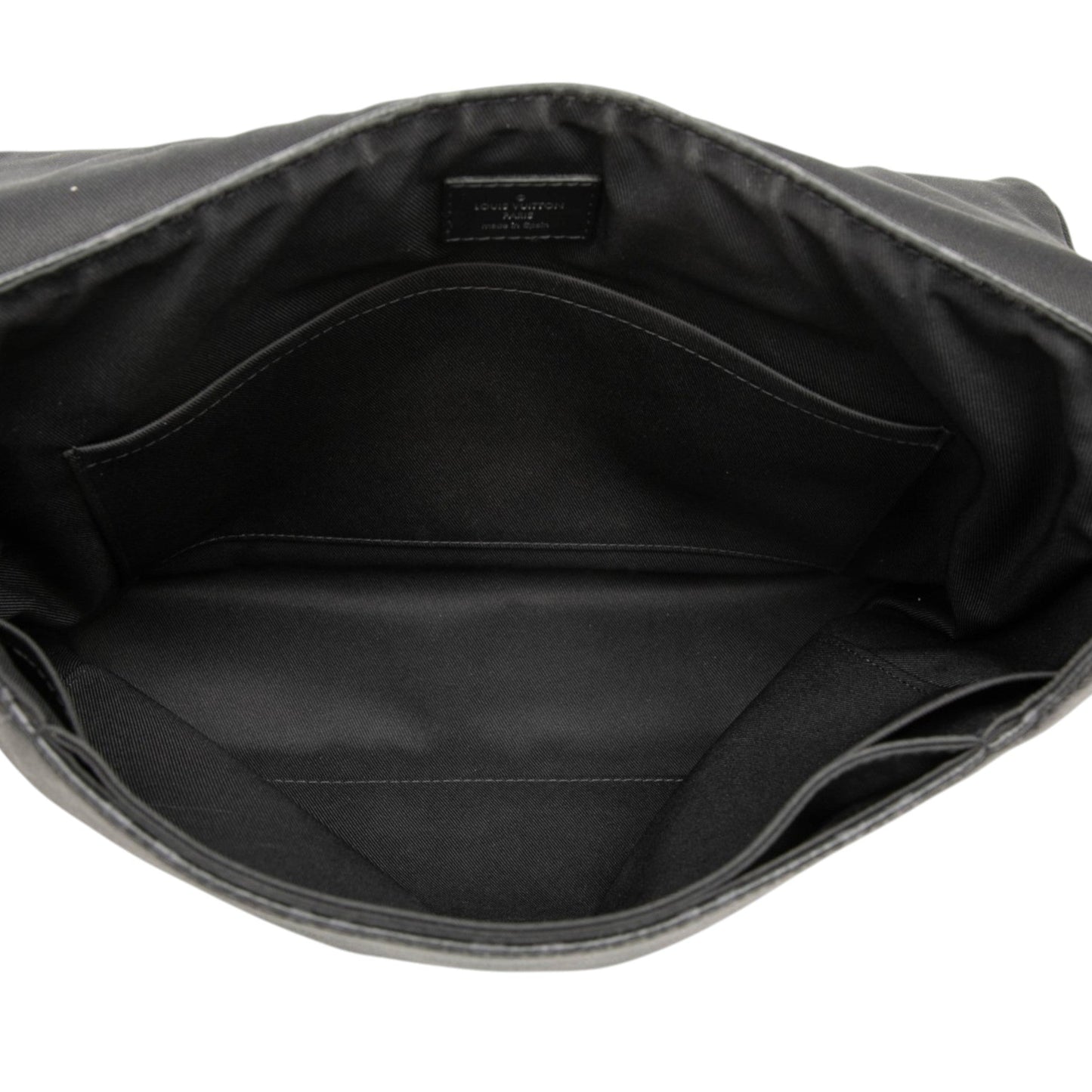 Louis Vuitton Monogram Eclipse District MM