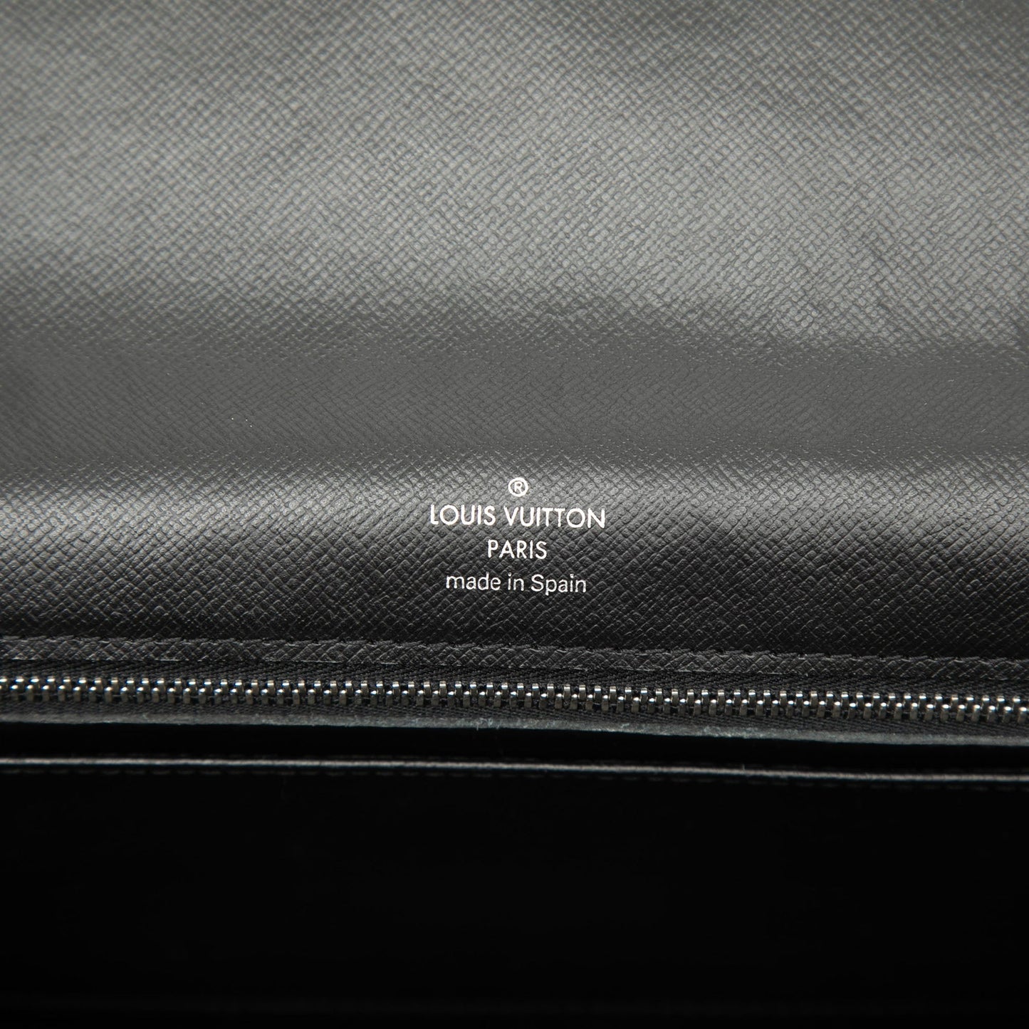 Louis Vuitton Taiga Selenga