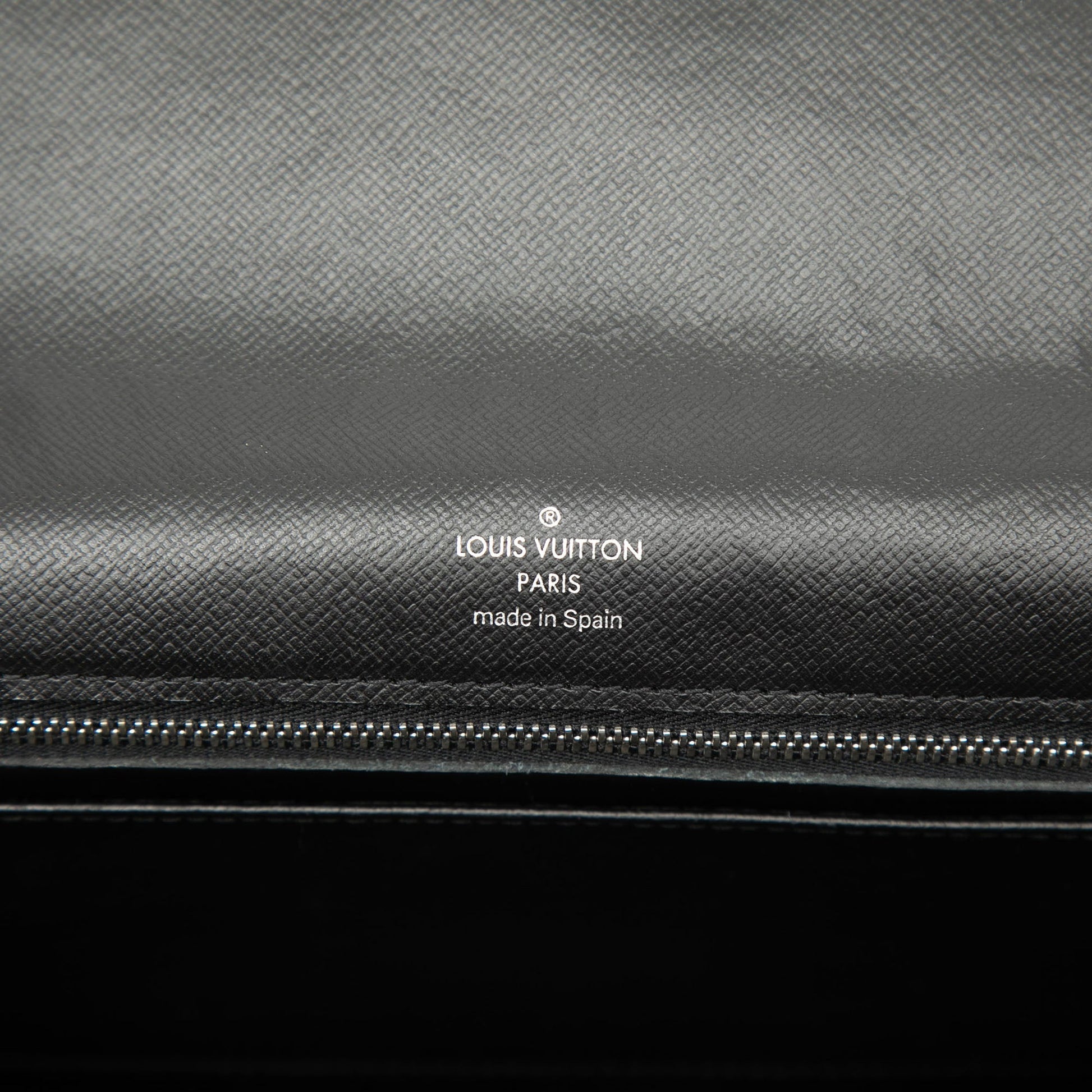 Louis Vuitton Taiga Selenga