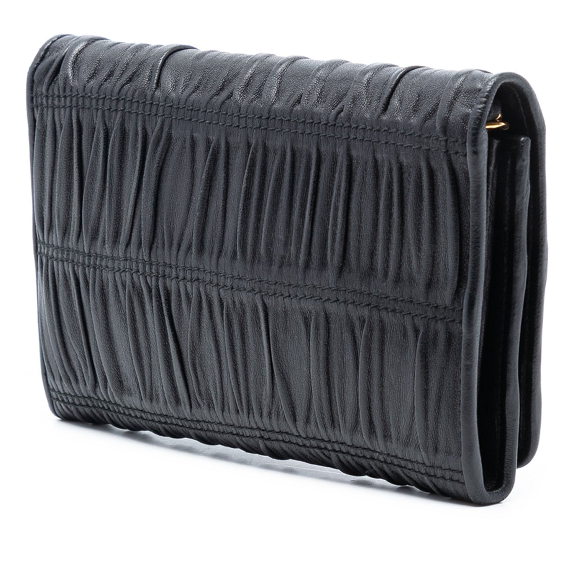 Prada Nappa Gaufre Wallet On Chain