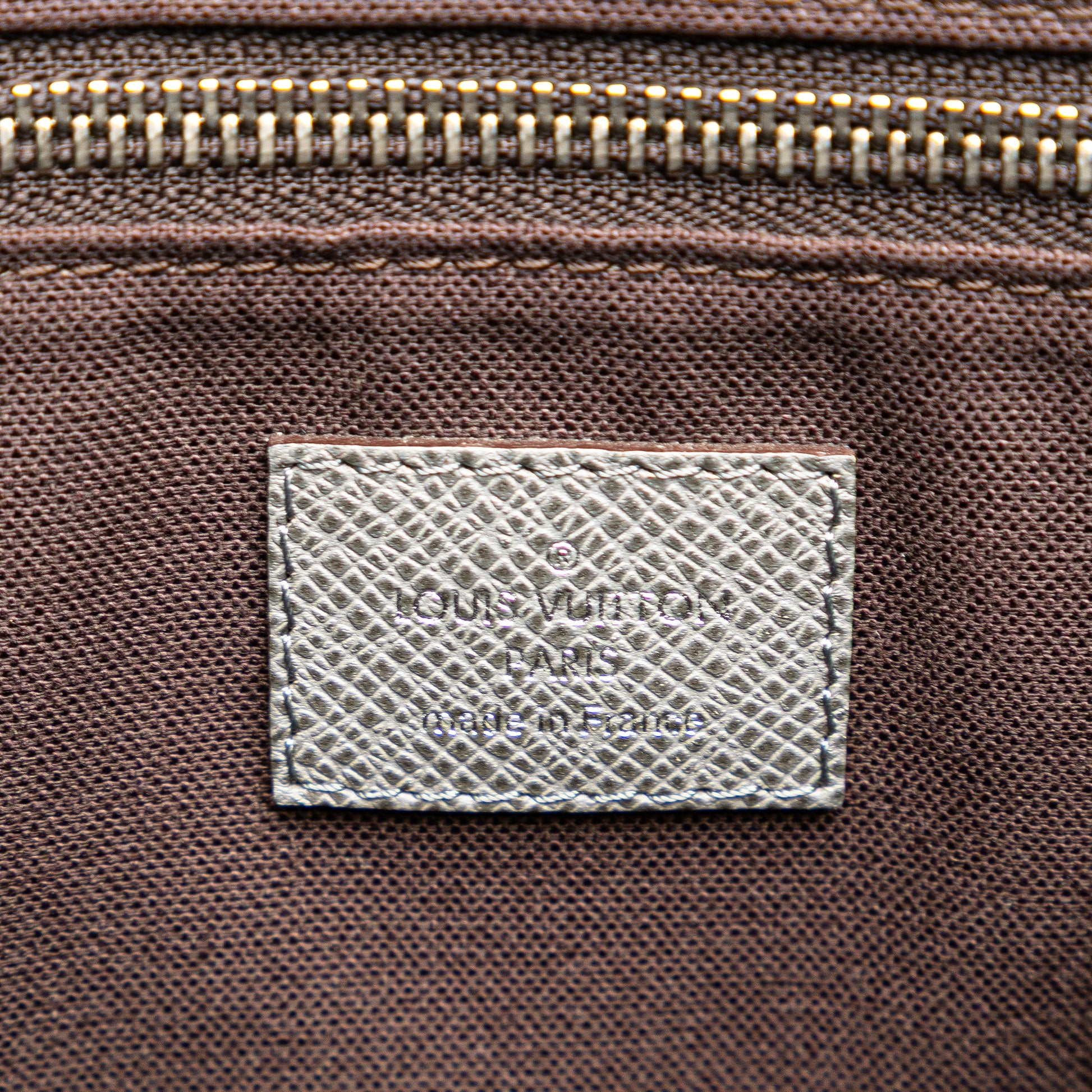 Louis Vuitton Taiga Roman MM