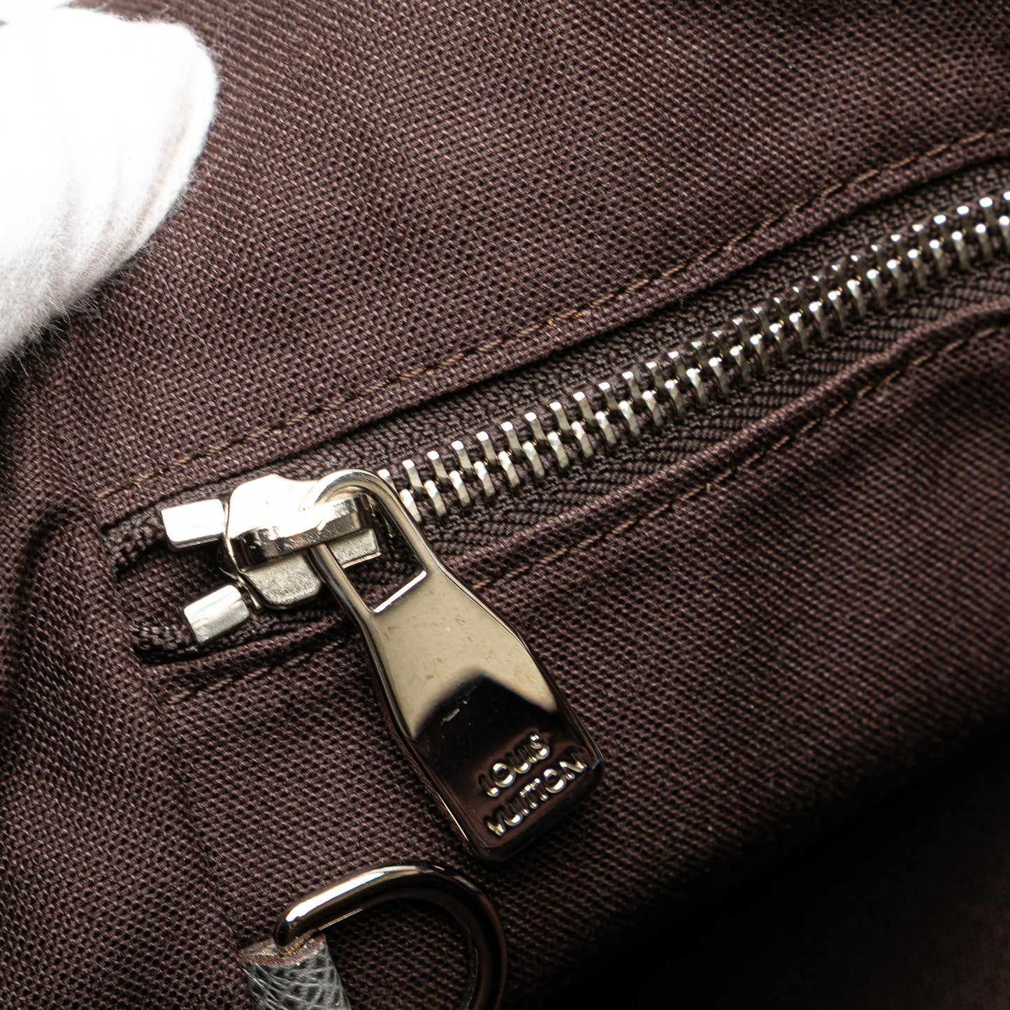 Louis Vuitton Taiga Roman MM