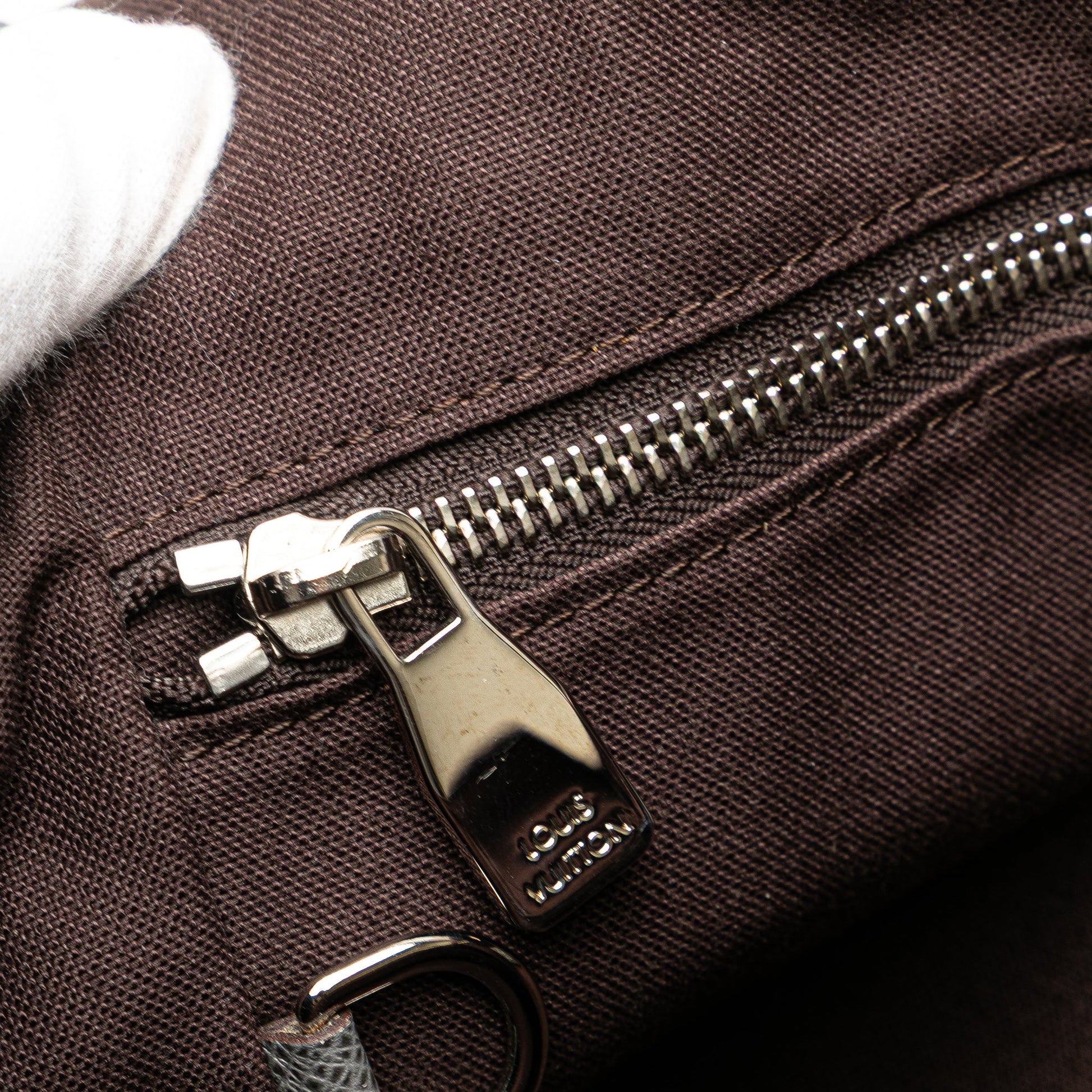 Louis Vuitton Taiga Roman MM