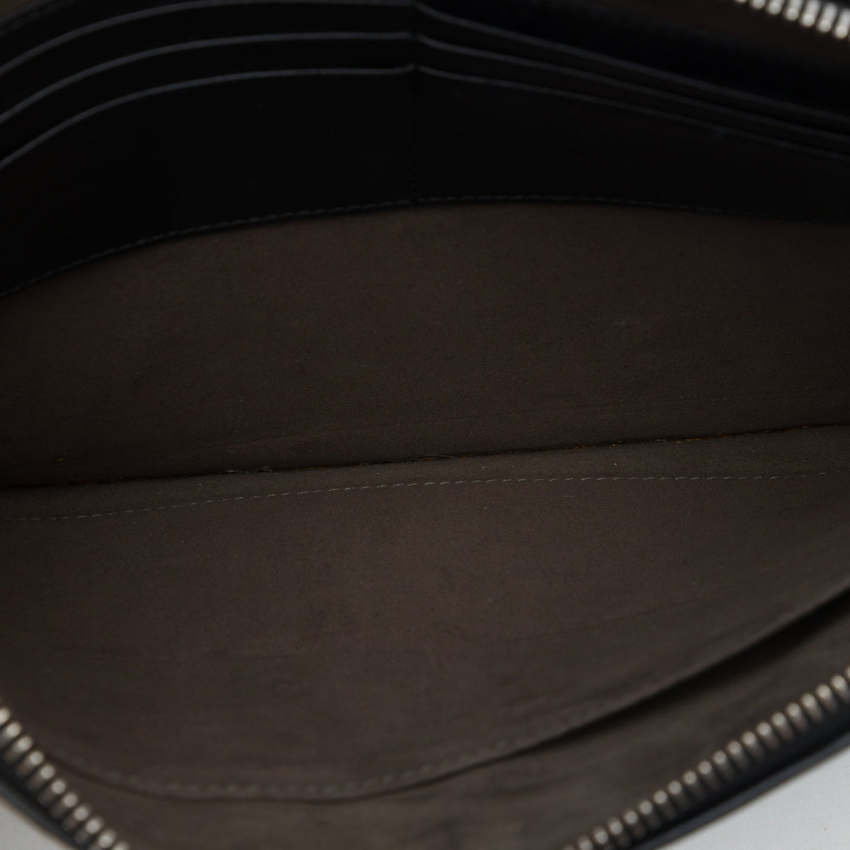 Gucci GG Supreme Wristlet Zip Pouch — Beige