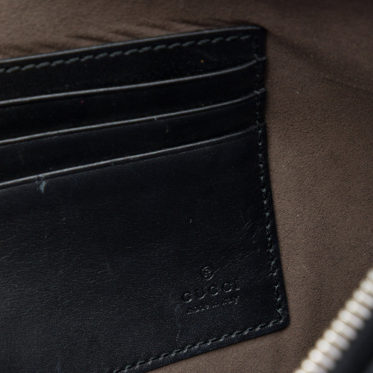 Gucci GG Supreme Wristlet Zip Pouch — Beige