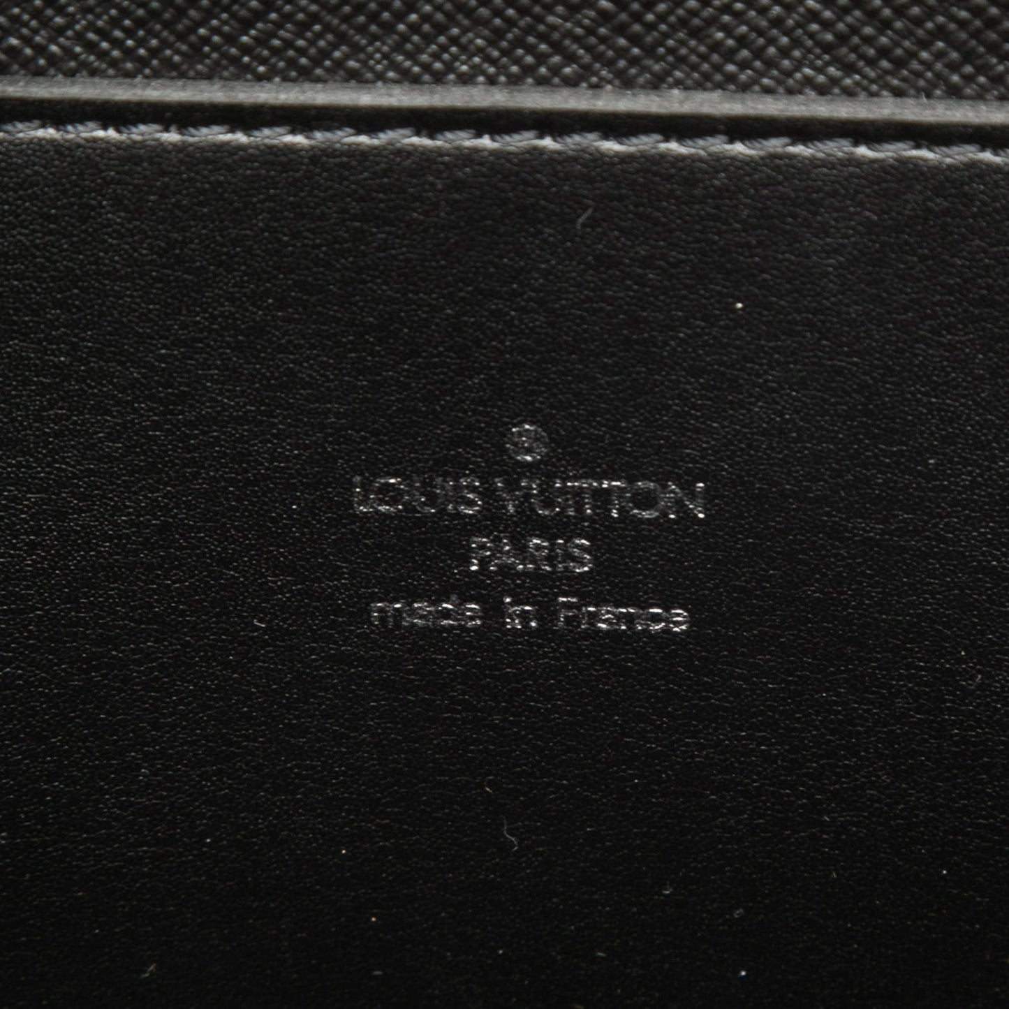Louis Vuitton Taiga Lozan