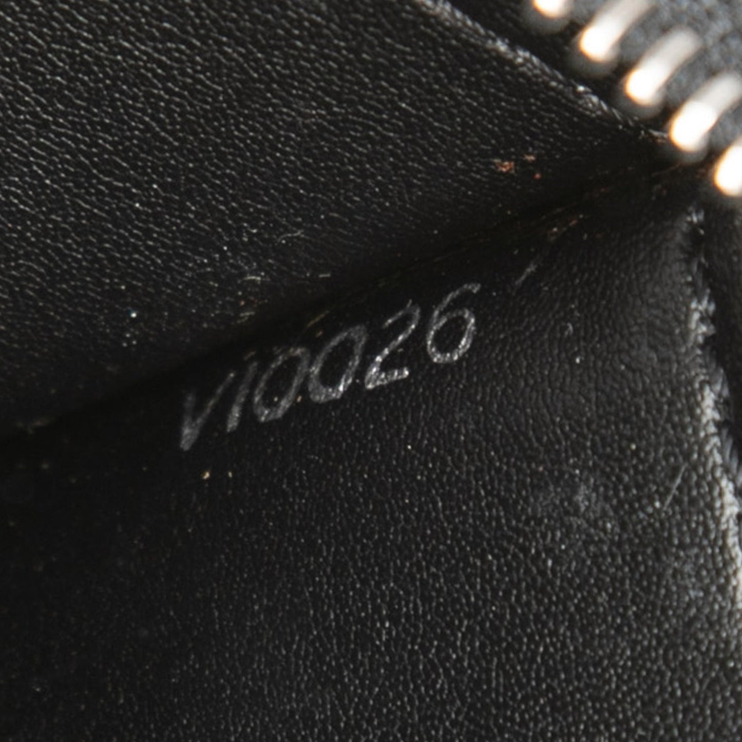 Louis Vuitton Taiga Lozan
