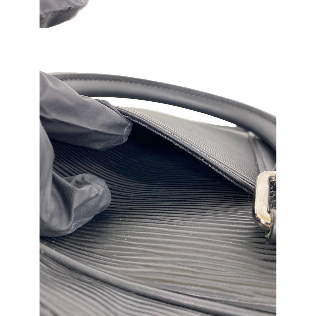 Louis Vuitton Epi Vivienne Long MM — Black