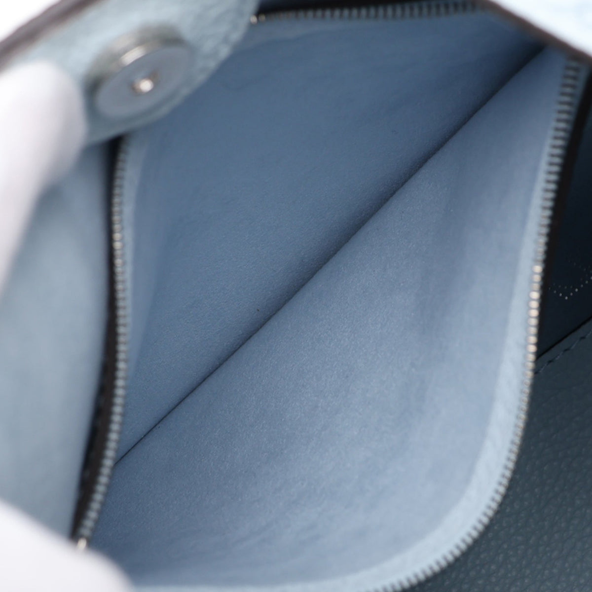 Louis Vuitton Monogram Mahina Carmel Hobo — Blue