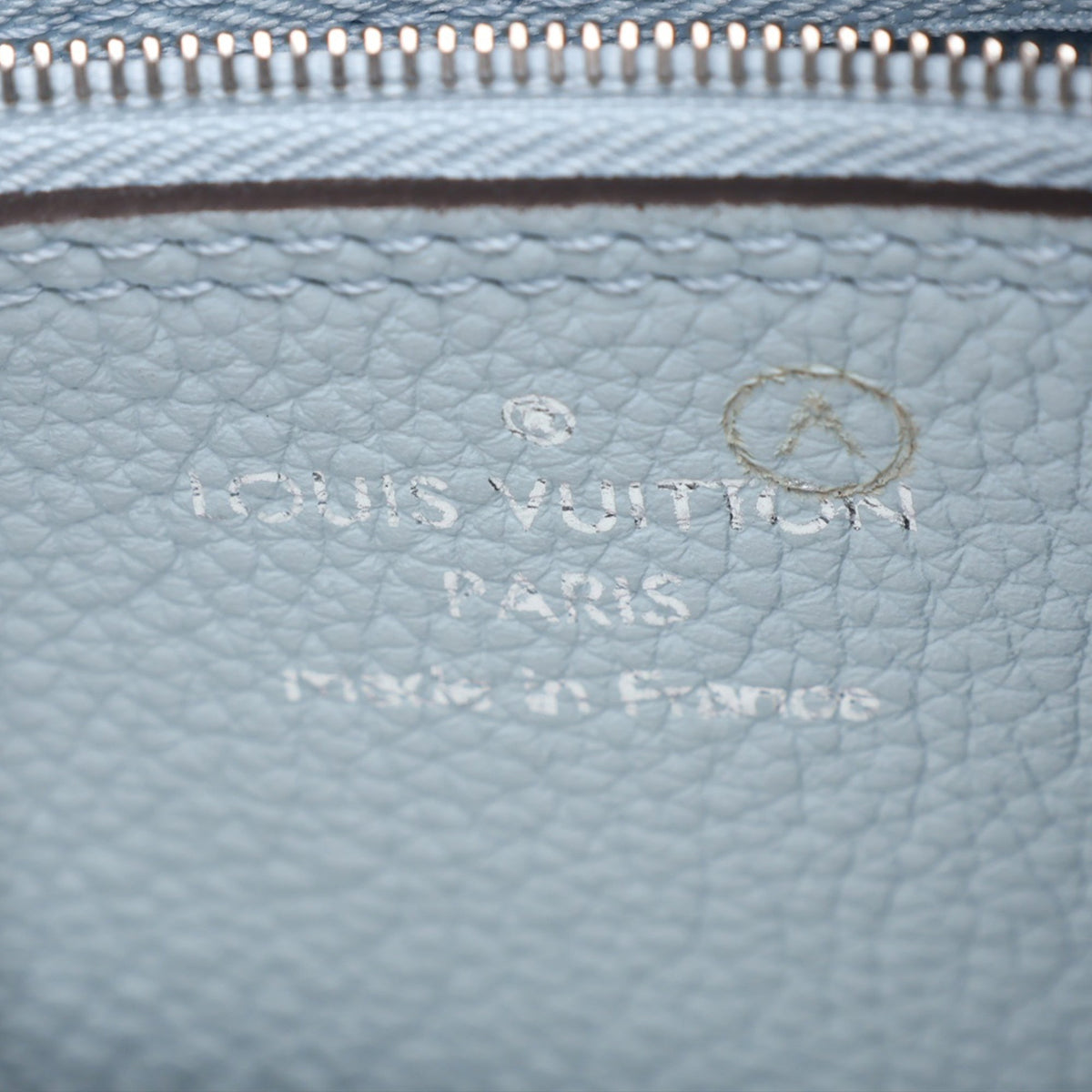Louis Vuitton Monogram Mahina Carmel Hobo — Blue