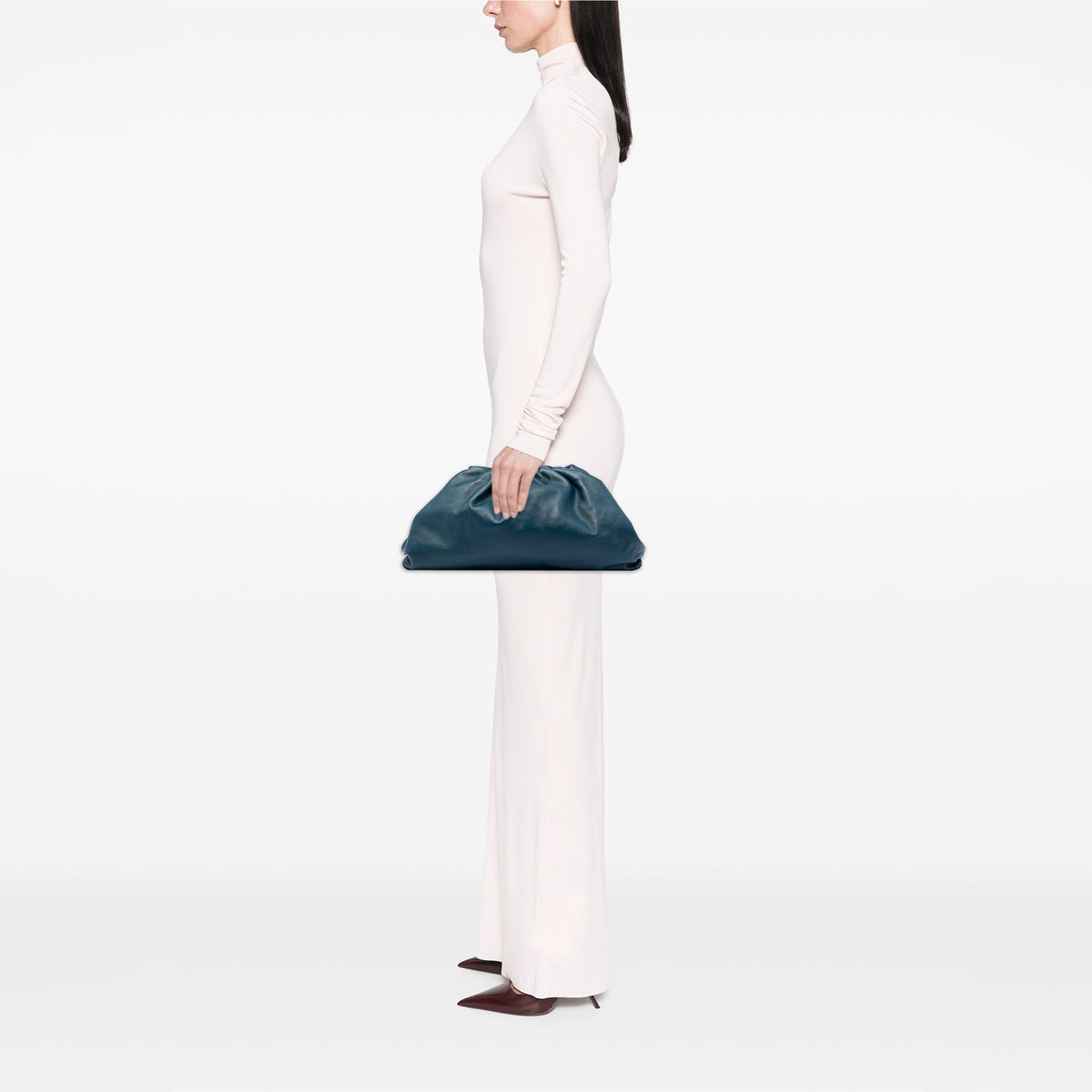 Bottega Veneta Smooth Butter Calf The Pouch — Blue