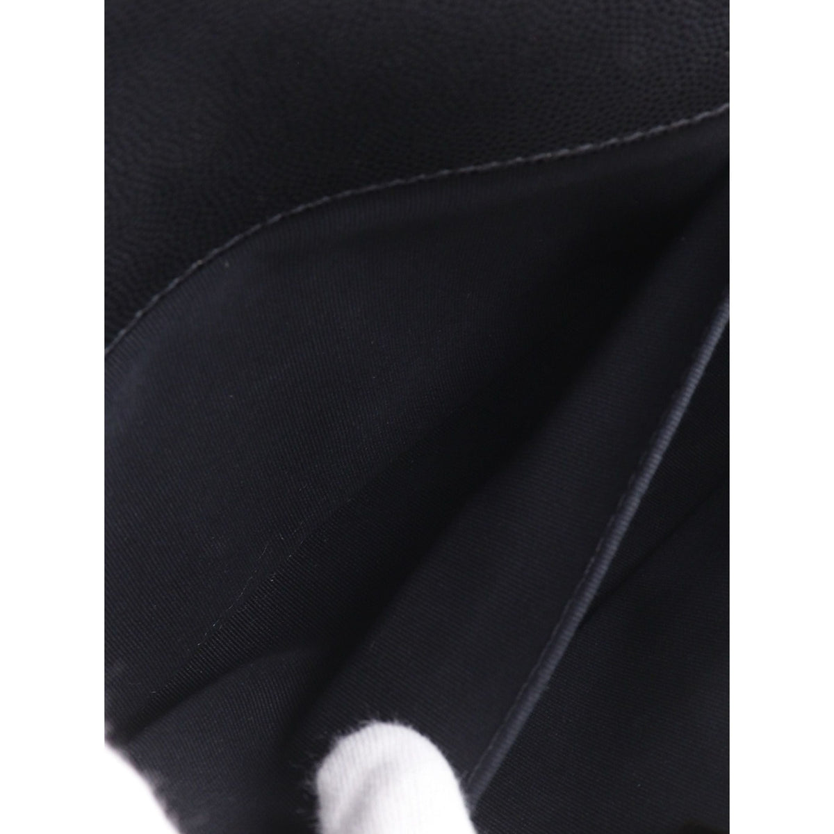 Chanel Old Medium Quilted Caviar Boy Flap — Black