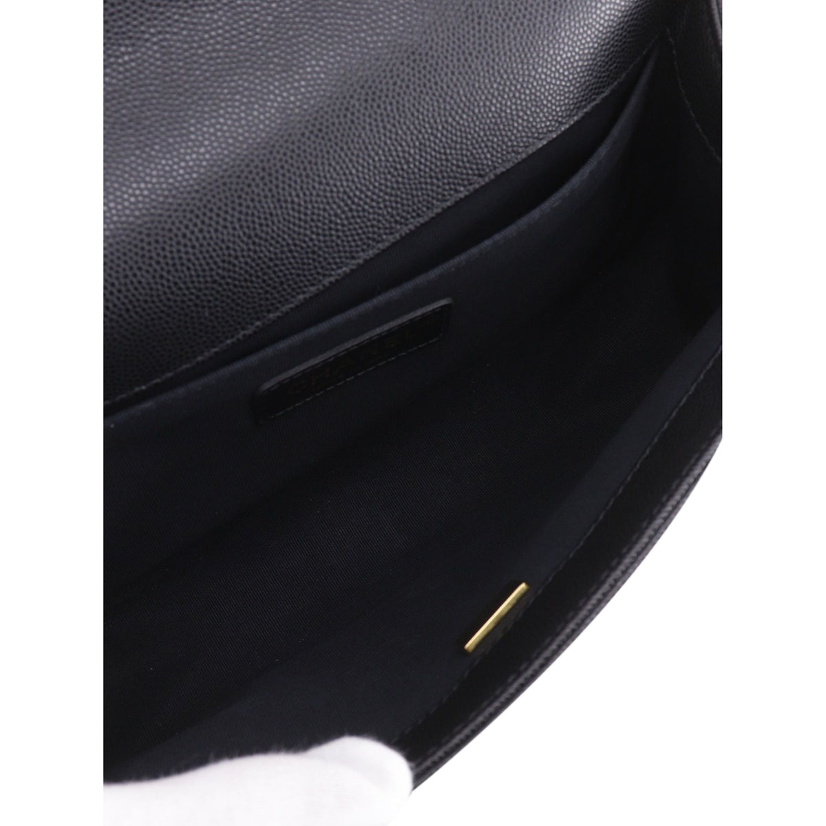 Chanel Old Medium Quilted Caviar Boy Flap — Black