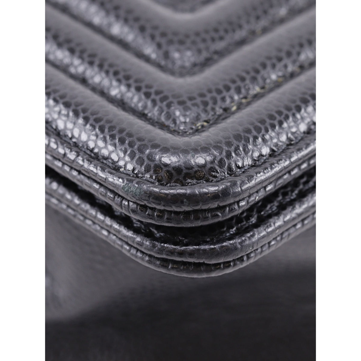 Chanel Old Medium Quilted Caviar Boy Flap — Black