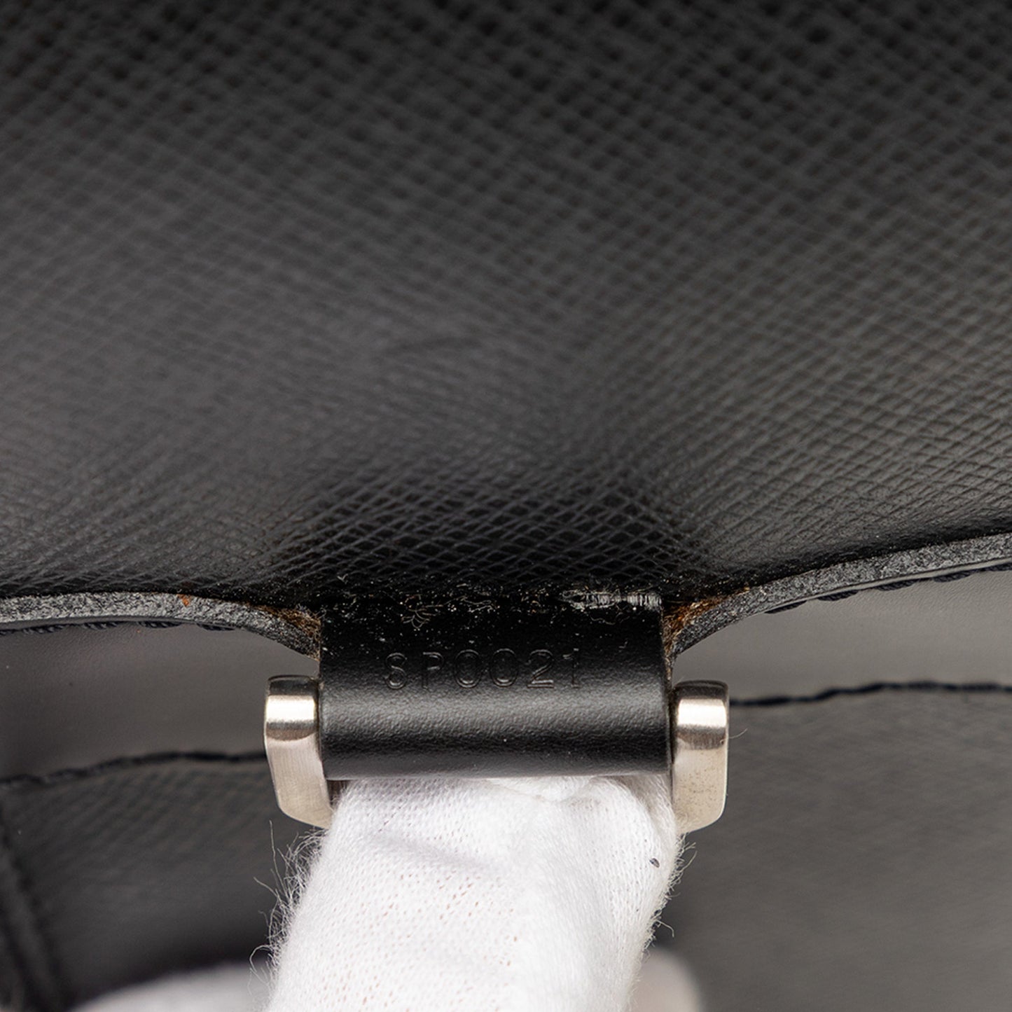 Louis Vuitton Taiga Tura