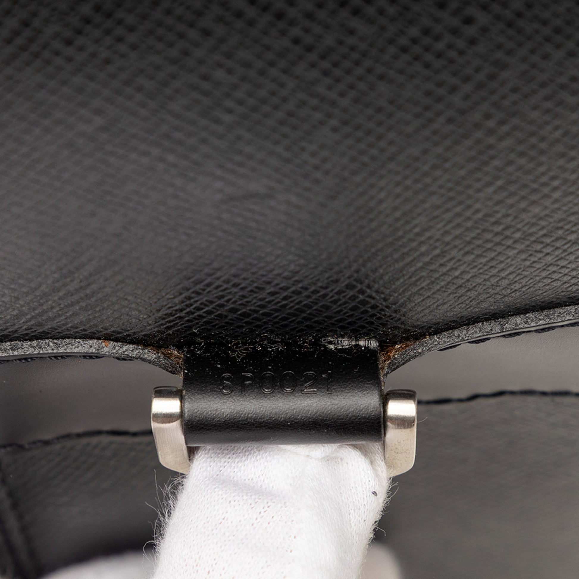 Louis Vuitton Taiga Tura