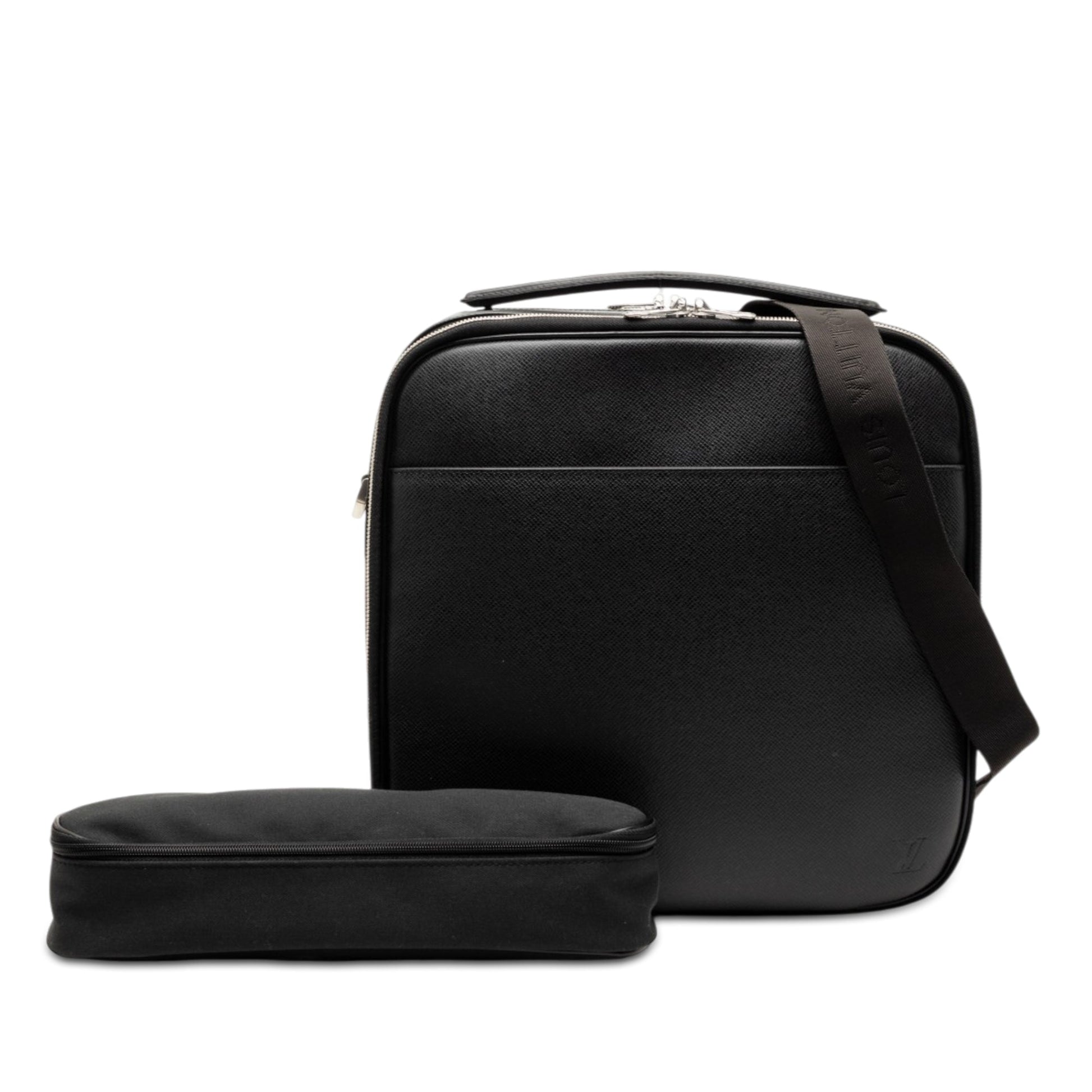 Louis Vuitton Taiga Tura
