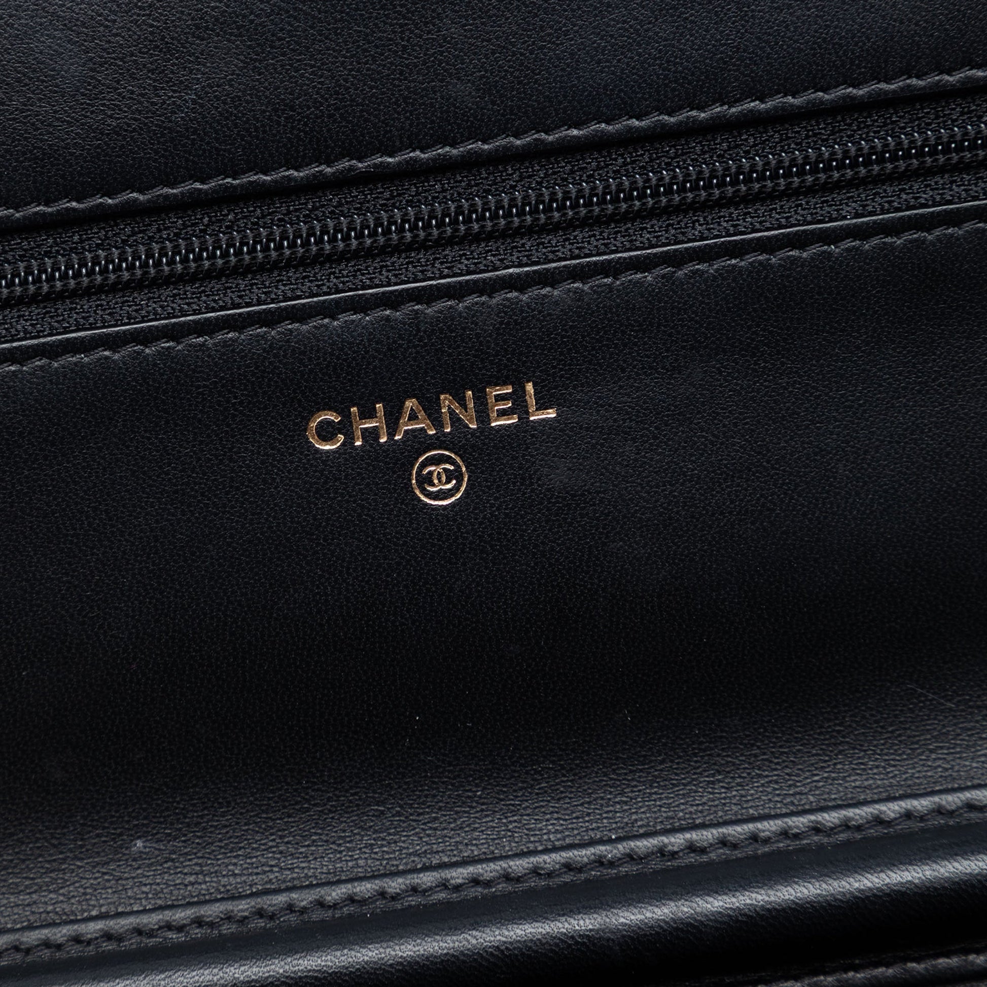 Calfskin Golden Class 2.0 Wallet on Chain